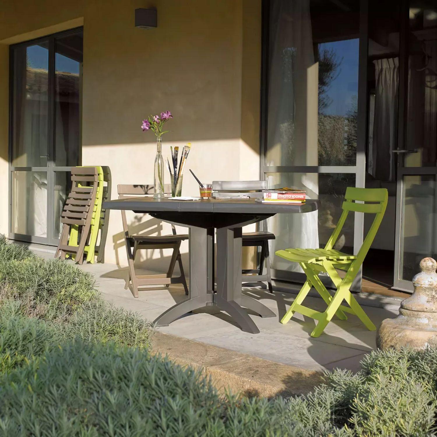 Voir la diapositive 2 : GROSFILLEX Table de jardin pliante - 2/4 places - Résine - Gris - VEGA