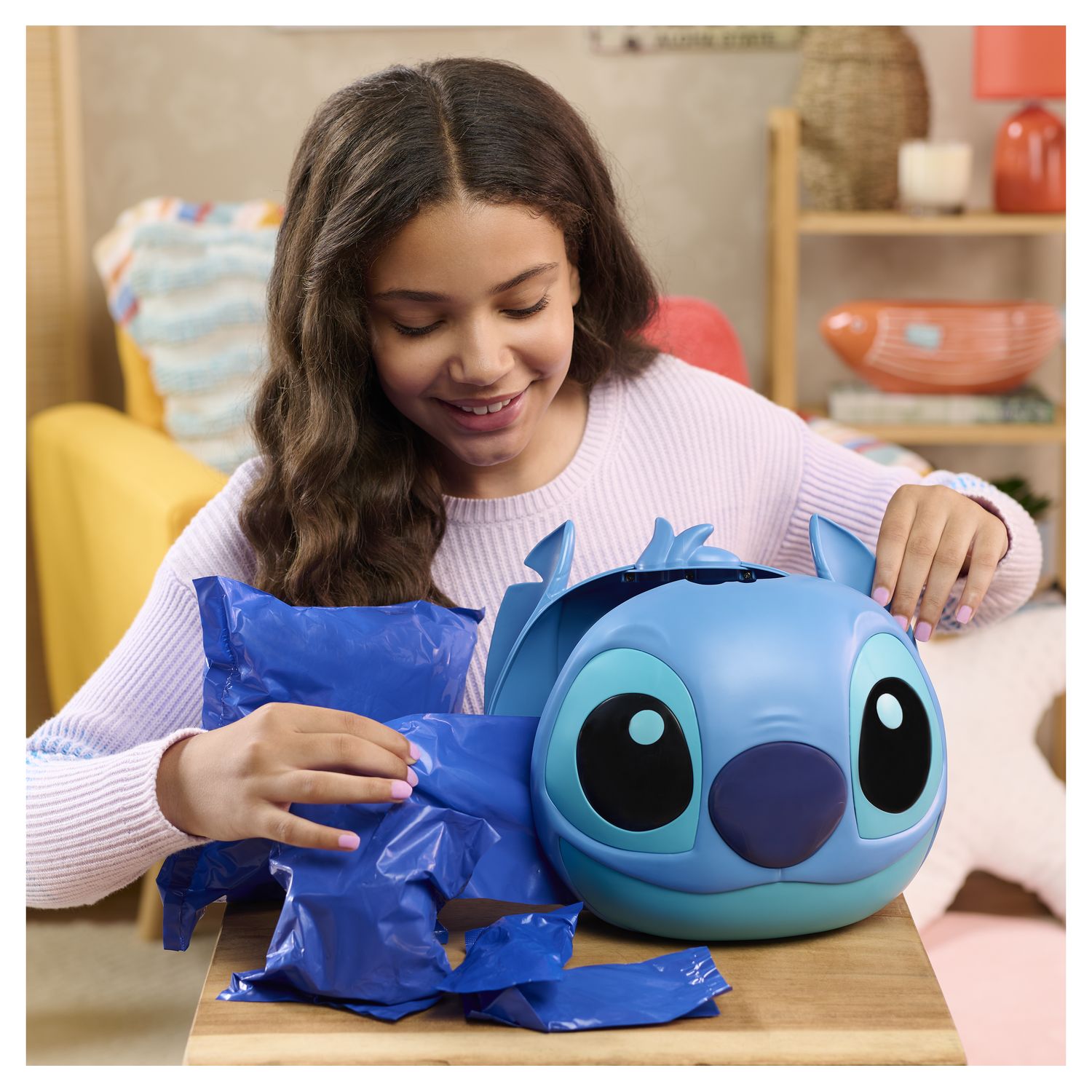 Voir la diapositive 5 : JUST PLAY Capsule mystère Stitch