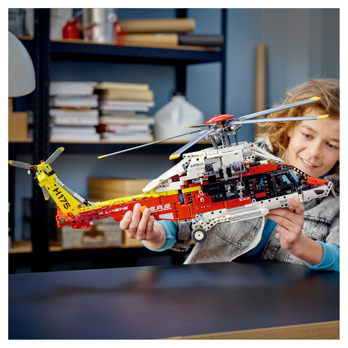 LEGO Technic 42145 - L'Hélicoptère de Secours Airbus H175, Jeu de Construction Éducatif, Rotor Tournant et Fonctions Motorisées, Modélisme,