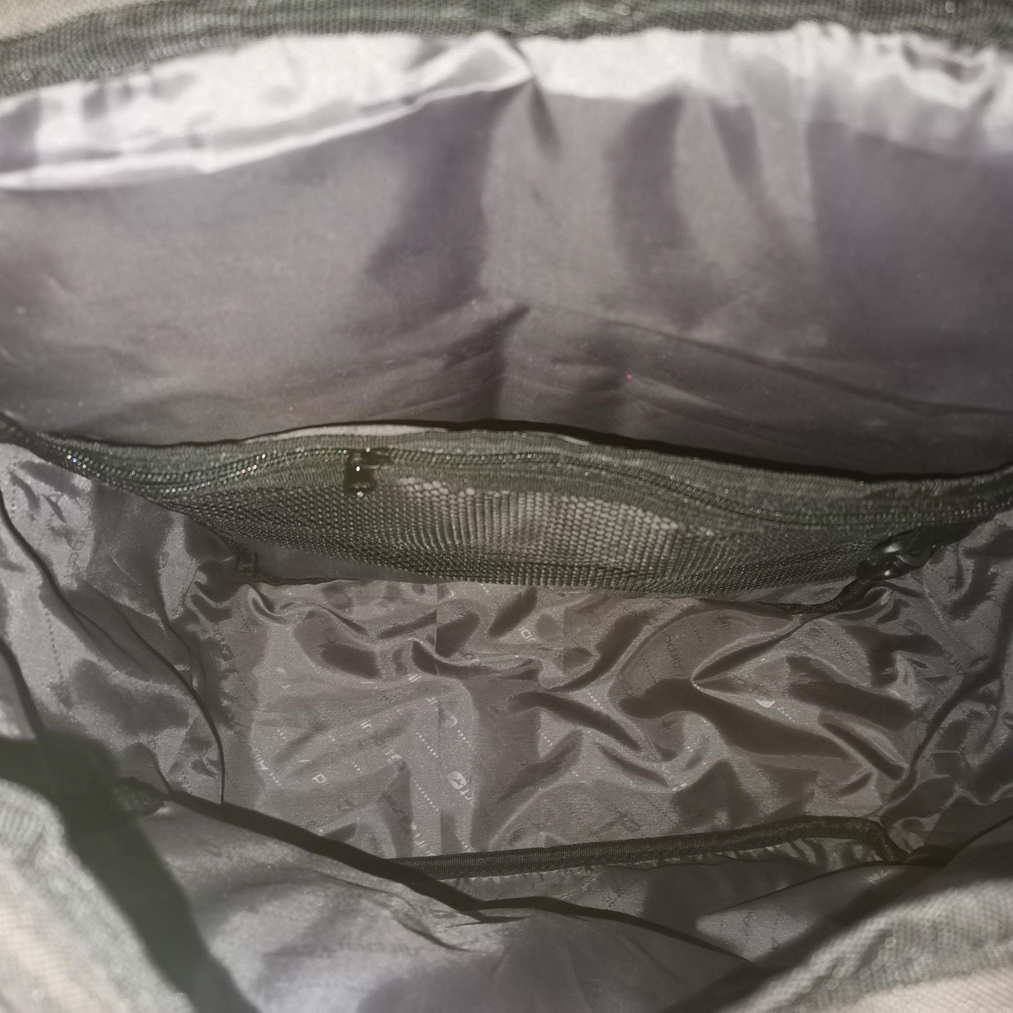 Voir la diapositive 6 : AIRPORT Sac à dos polyester gris 40cm