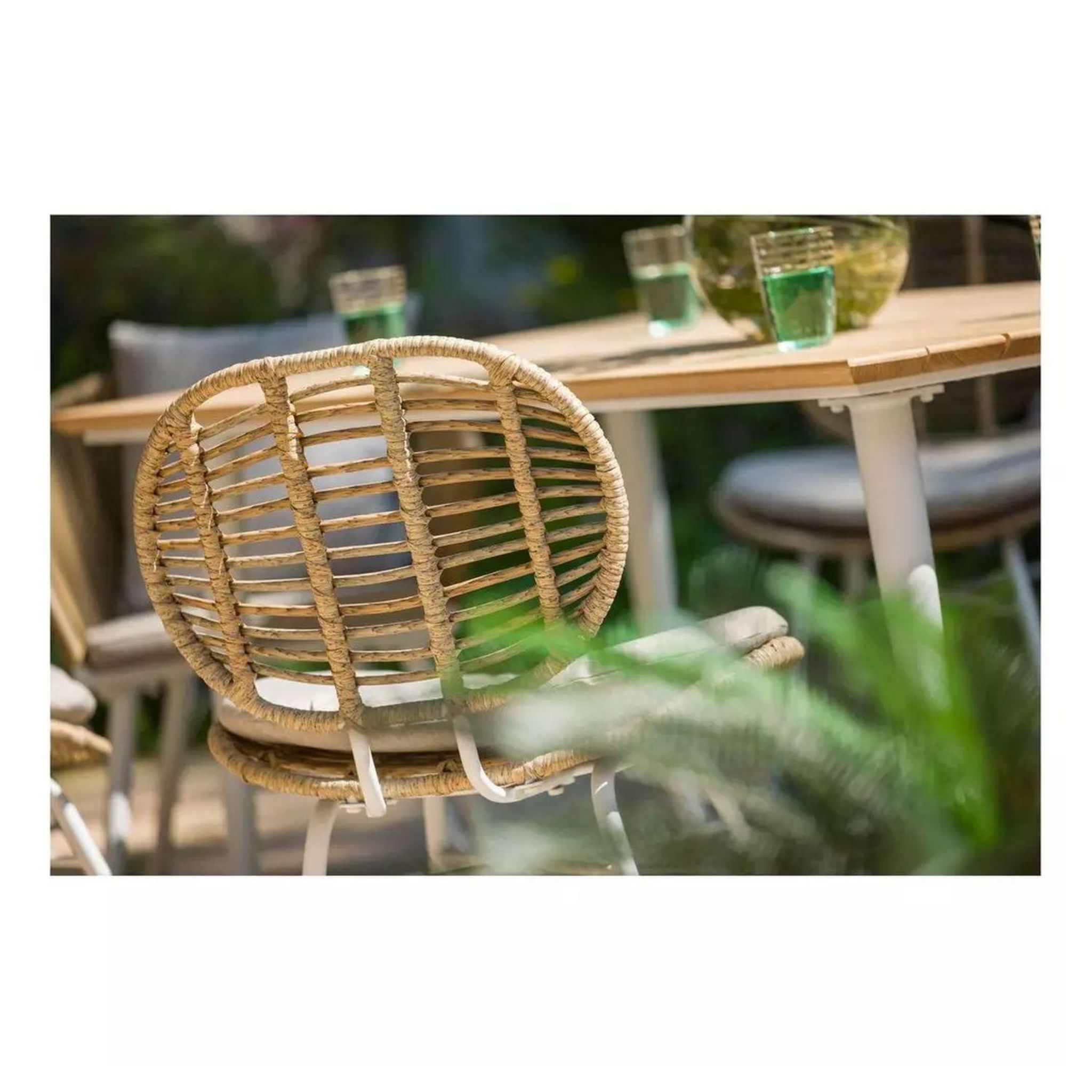 Voir la diapositive 3 : JARDILINE Lot de 2 chaises de jardin - Résine tressée - Beige - FLORES