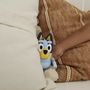 Voir la diapositive 6 : MOOSE Jeu de Cache-Cache Bluey avec Minuterie, Sons et Danses pour Enfants, Trouve la Figurine et Amuse-toi !