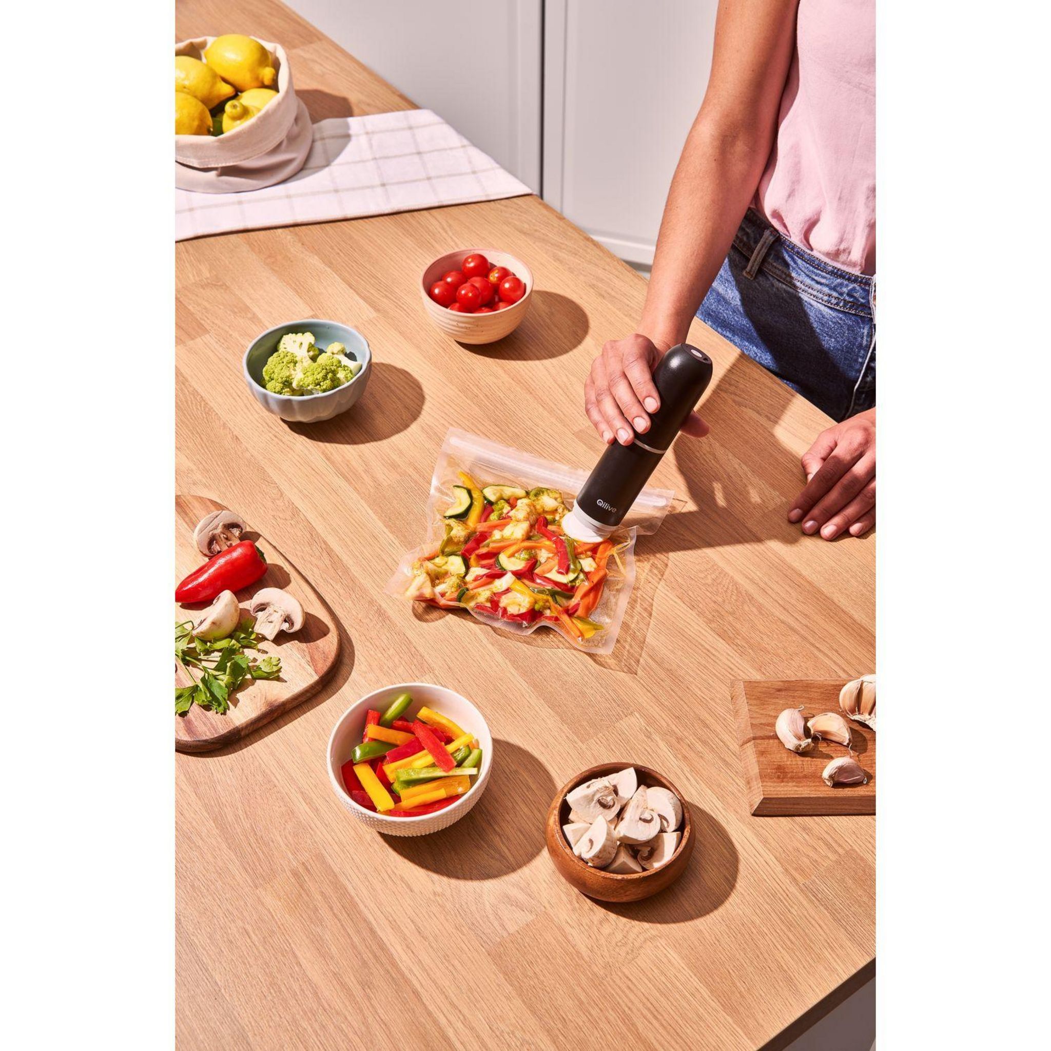 Voir la diapositive 3 : QILIVE Appareil sous vide Q.5577 - Noir