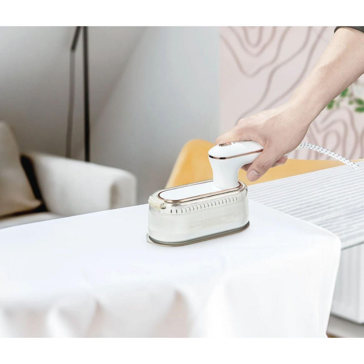 QILIVE mini fer à repasser & défroisseur 2en1 Q.5269 - Blanc