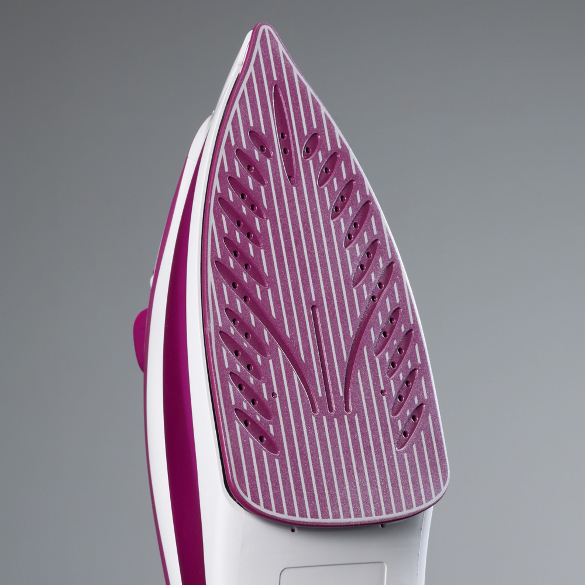 Voir la diapositive 2 : SEVERIN Fer à repasser vapeur 2400w 30g/mn - ba3243