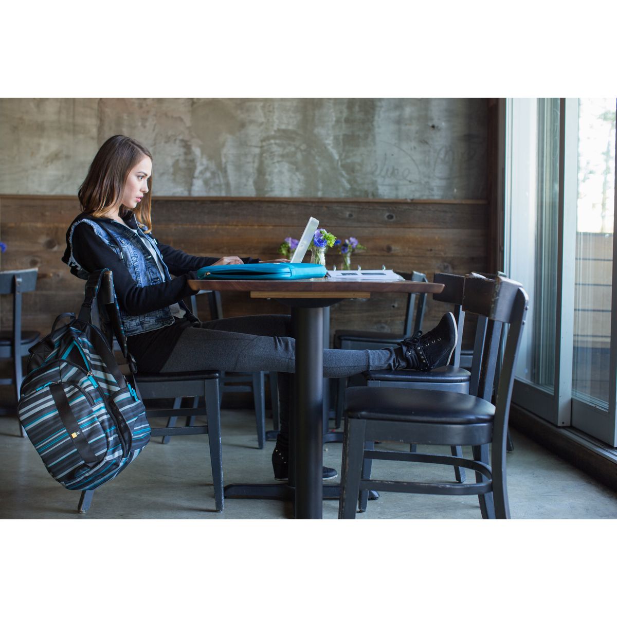 CASE LOGIC Sacoche LAPS 113 port royale