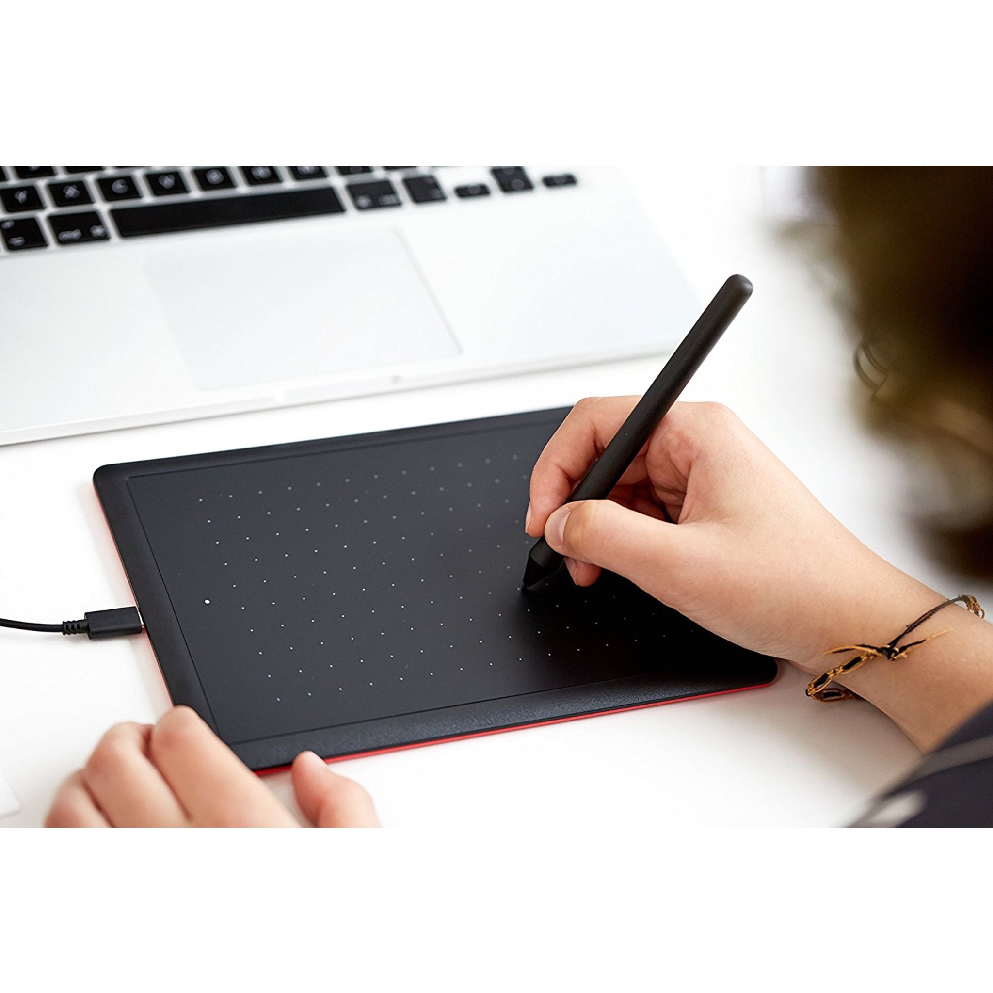 Voir la diapositive 4 : WACOM Tablette graphique ONE CTL-472 Small