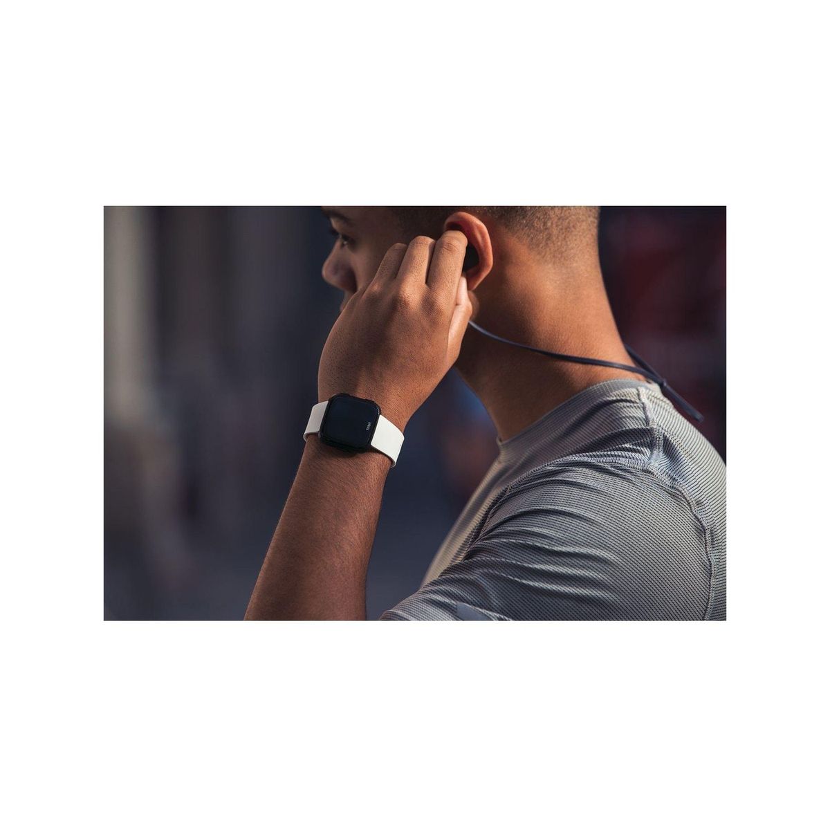 FIT BIT Montre connectée - Versa - GPS - Blanc - S/L