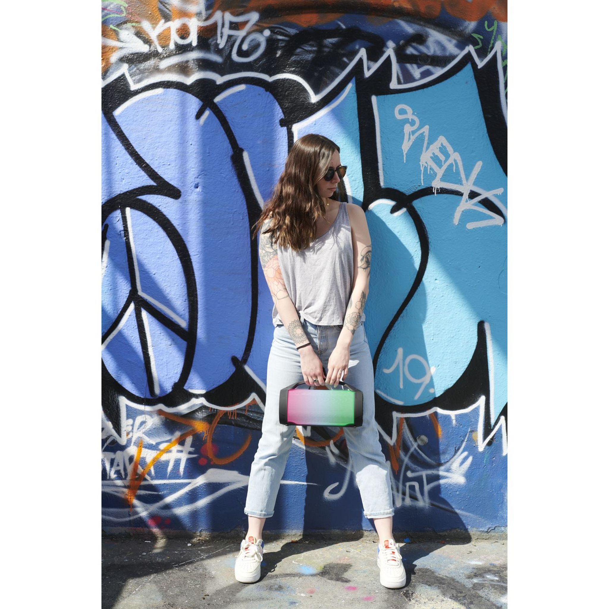 Voir la diapositive 13 : BIGBEN Enceinte portable Bluetooth - Noir - Partybtlite