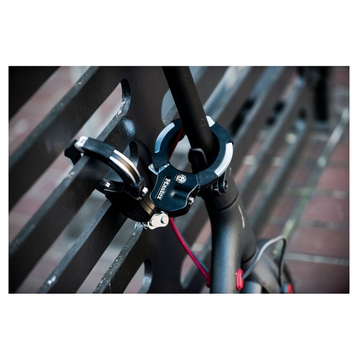 MASTER Antivol Paire de Menottes Street Cuff Master Lock pour véhicules 2 roues légers