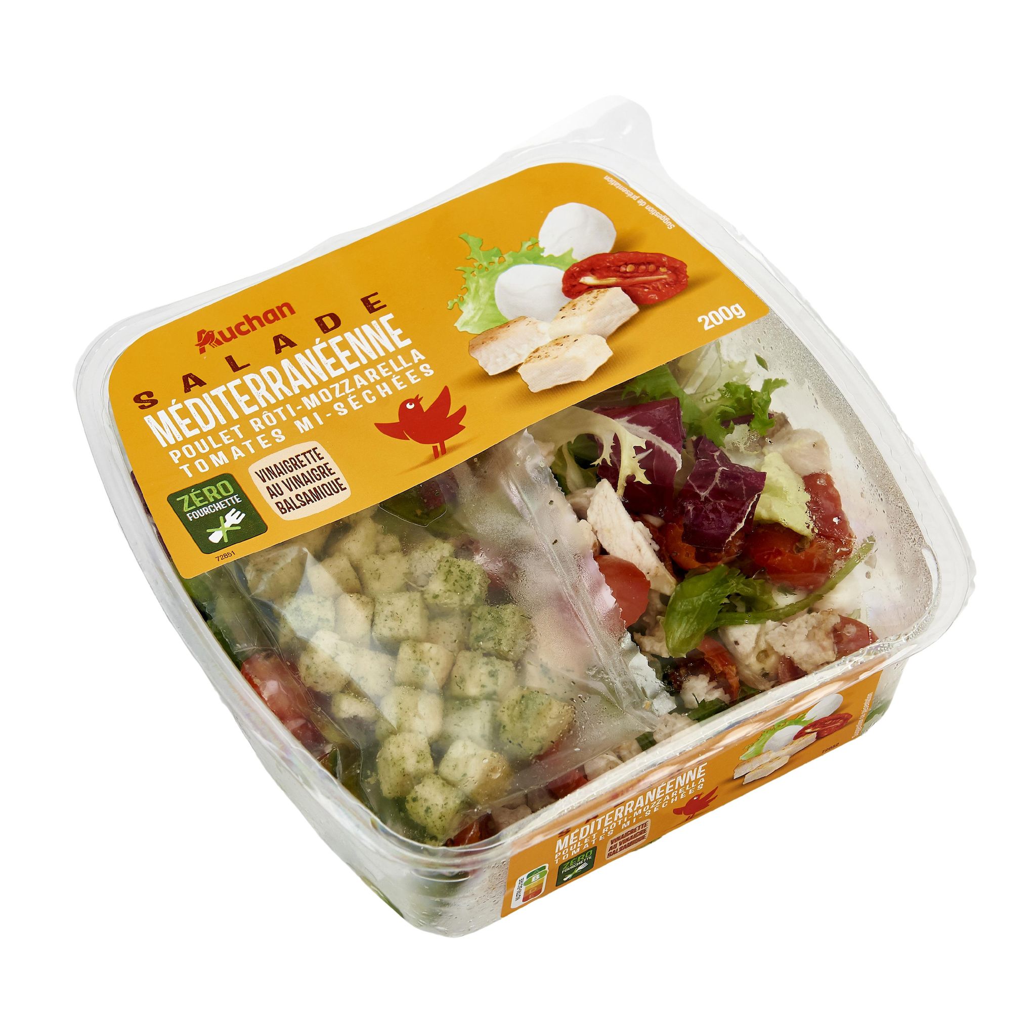 Voir la diapositive 2 : AUCHAN Salade méditerranéenne poulet rôti mozzarella tomates mi-séchées sans couverts 1 part 200g
