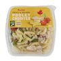 Voir la diapositive 2 : AUCHAN Salade de pâtes au poulet et crudités sans couverts 1 part 250g