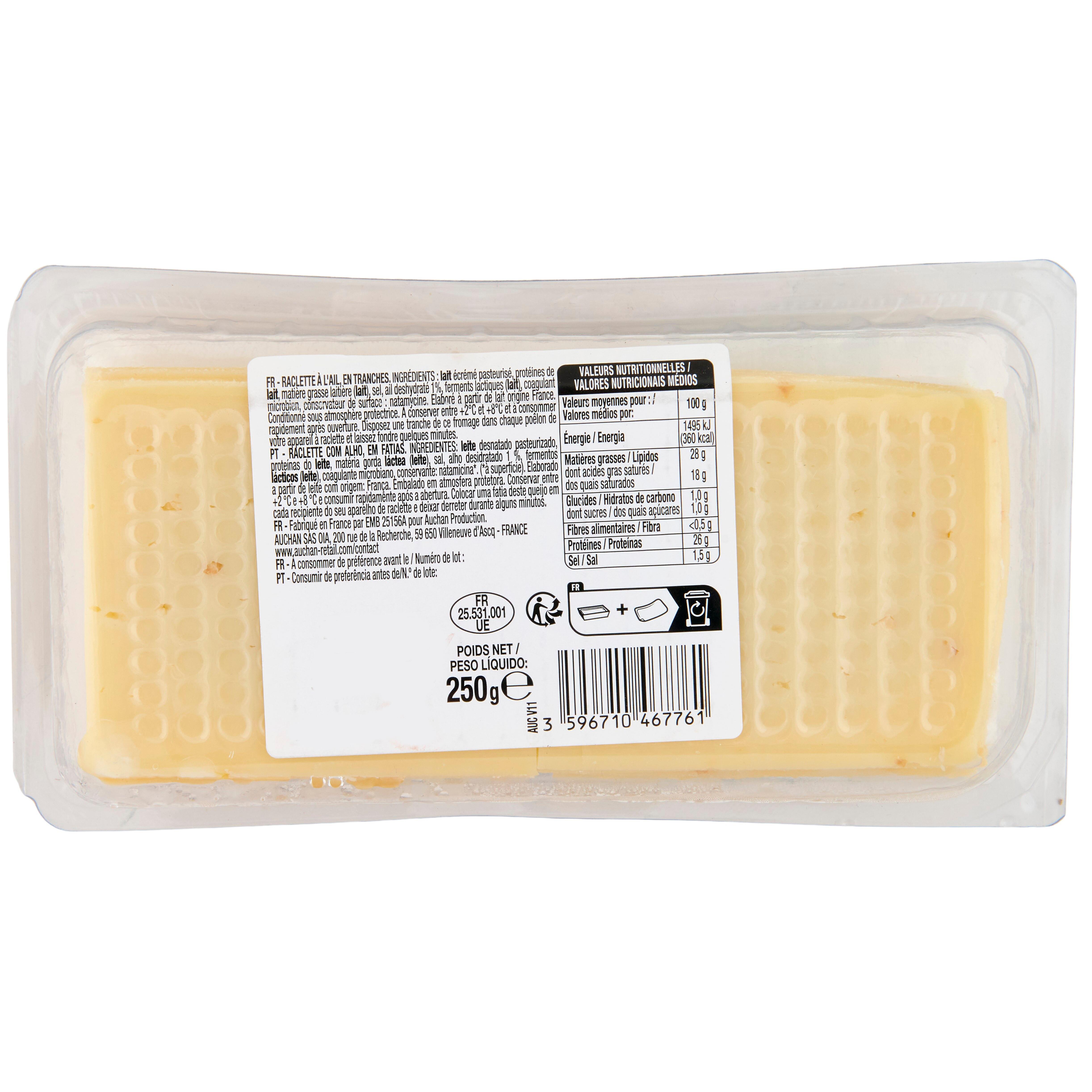 Voir la diapositive 2 : AUCHAN Fromage à raclette à l'ail 2/3 parts 250g