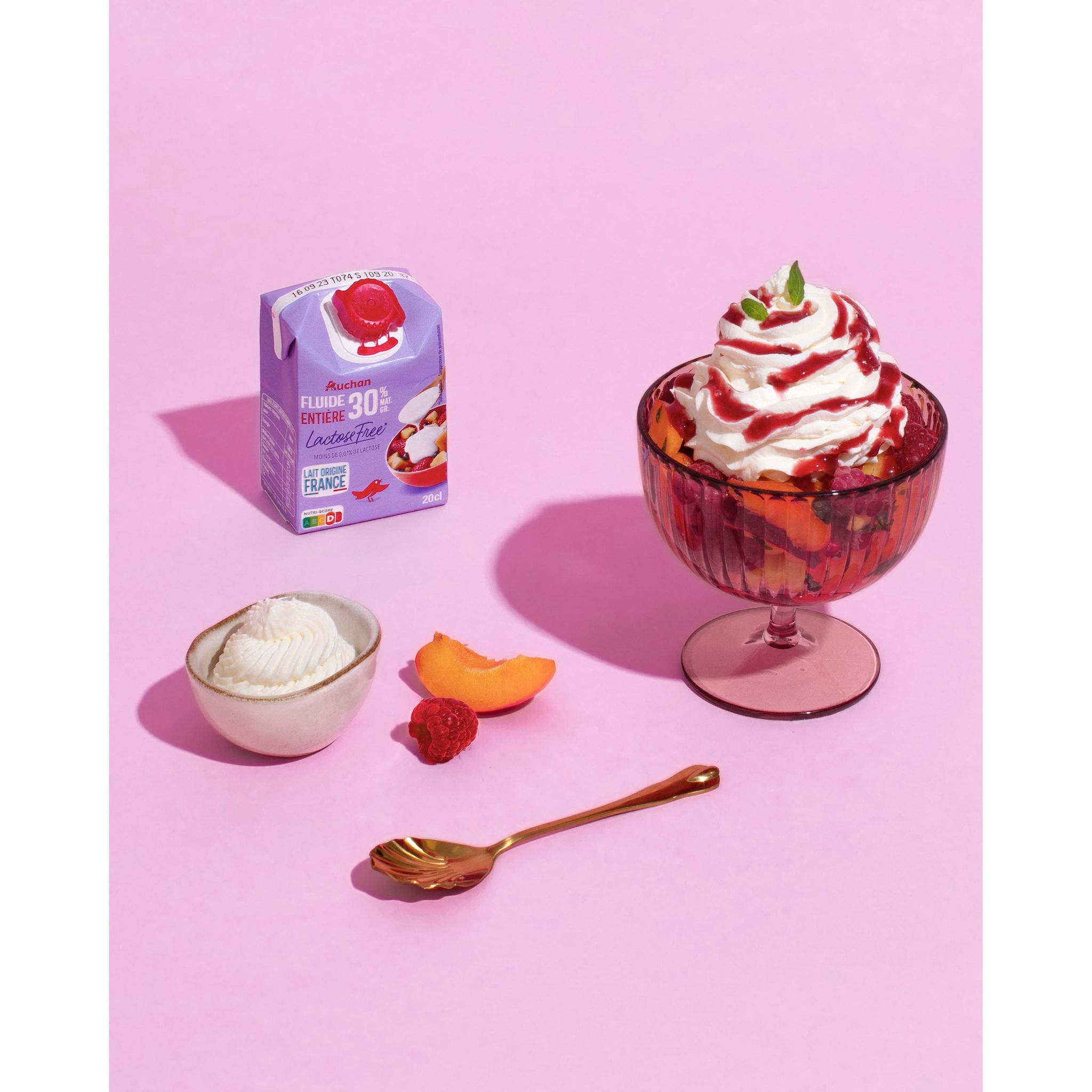 Voir la diapositive 4 : AUCHAN Crème fluide entière sans lactose 30% MG UHT 3x20cl