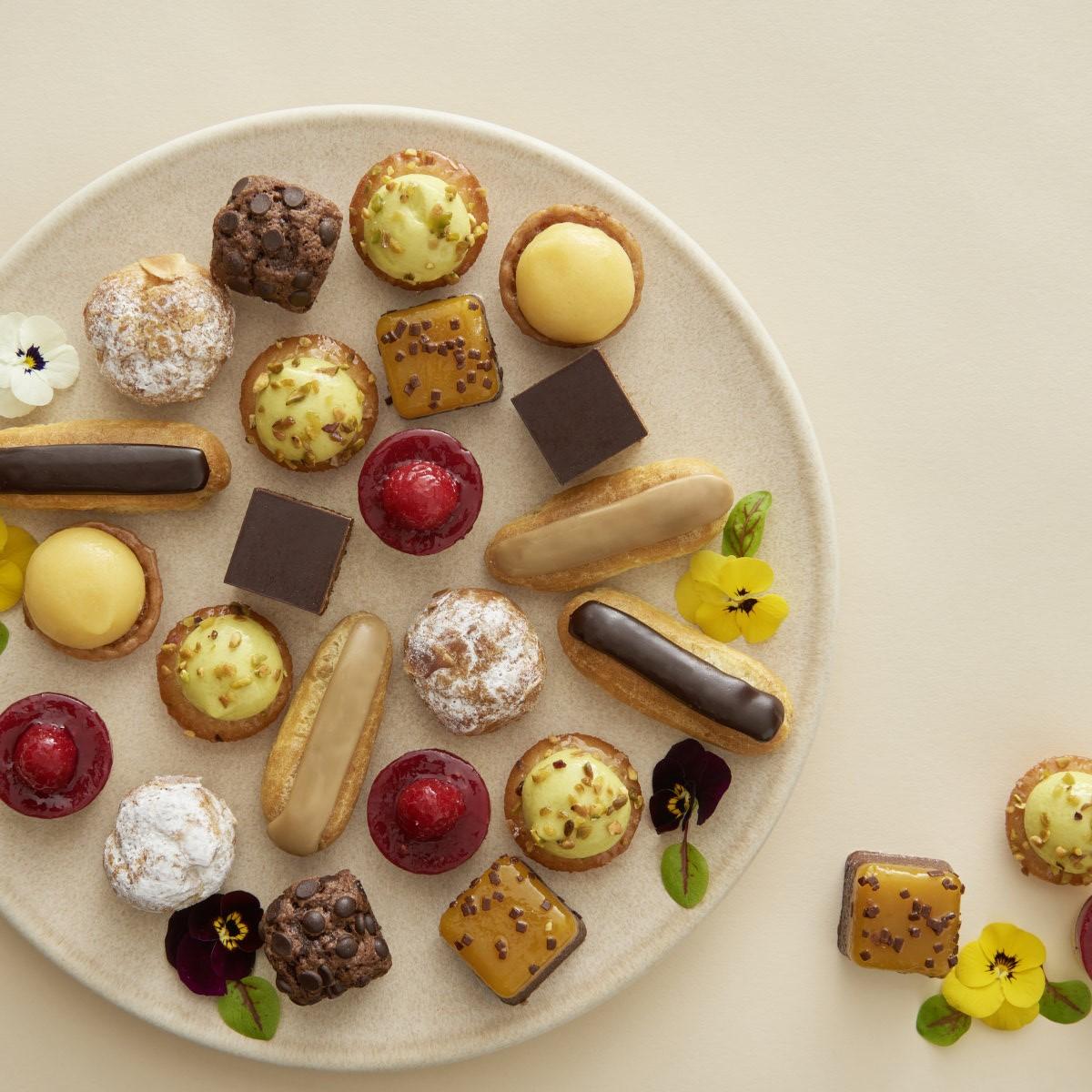 SERVICE TRAITEUR Plateau petits fours émotion 59 pièces 800g