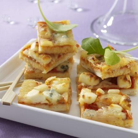 SERVICE TRAITEUR Pizza 4 fromages prédécoupée en toasts 66 toasts 900g