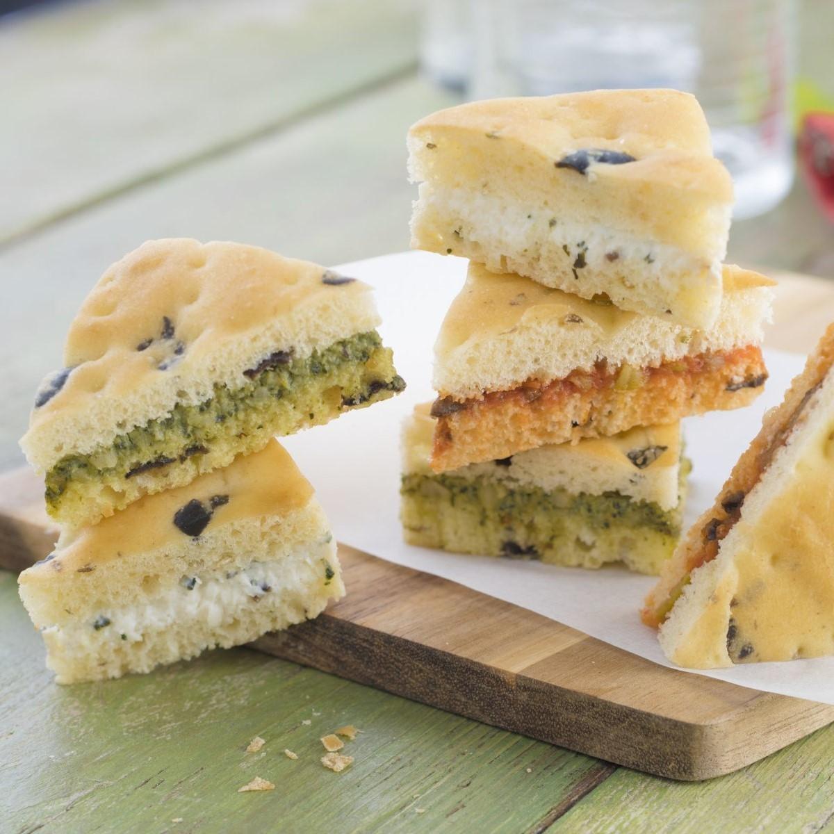 SERVICE TRAITEUR Mini sandwichs à l'italienne assortis 24 pièces 430g