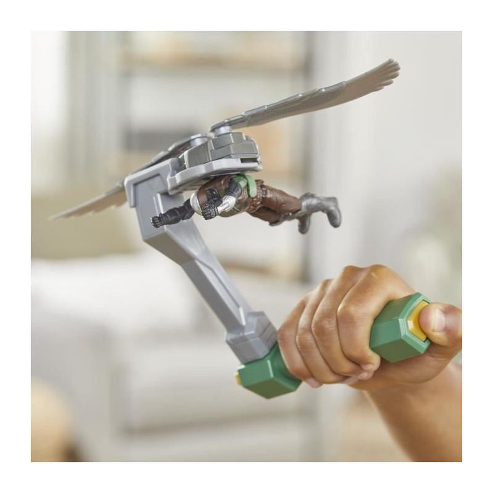 Voir la diapositive 5 : HASBRO Figurine Hasbro Falcon Commandes de vol