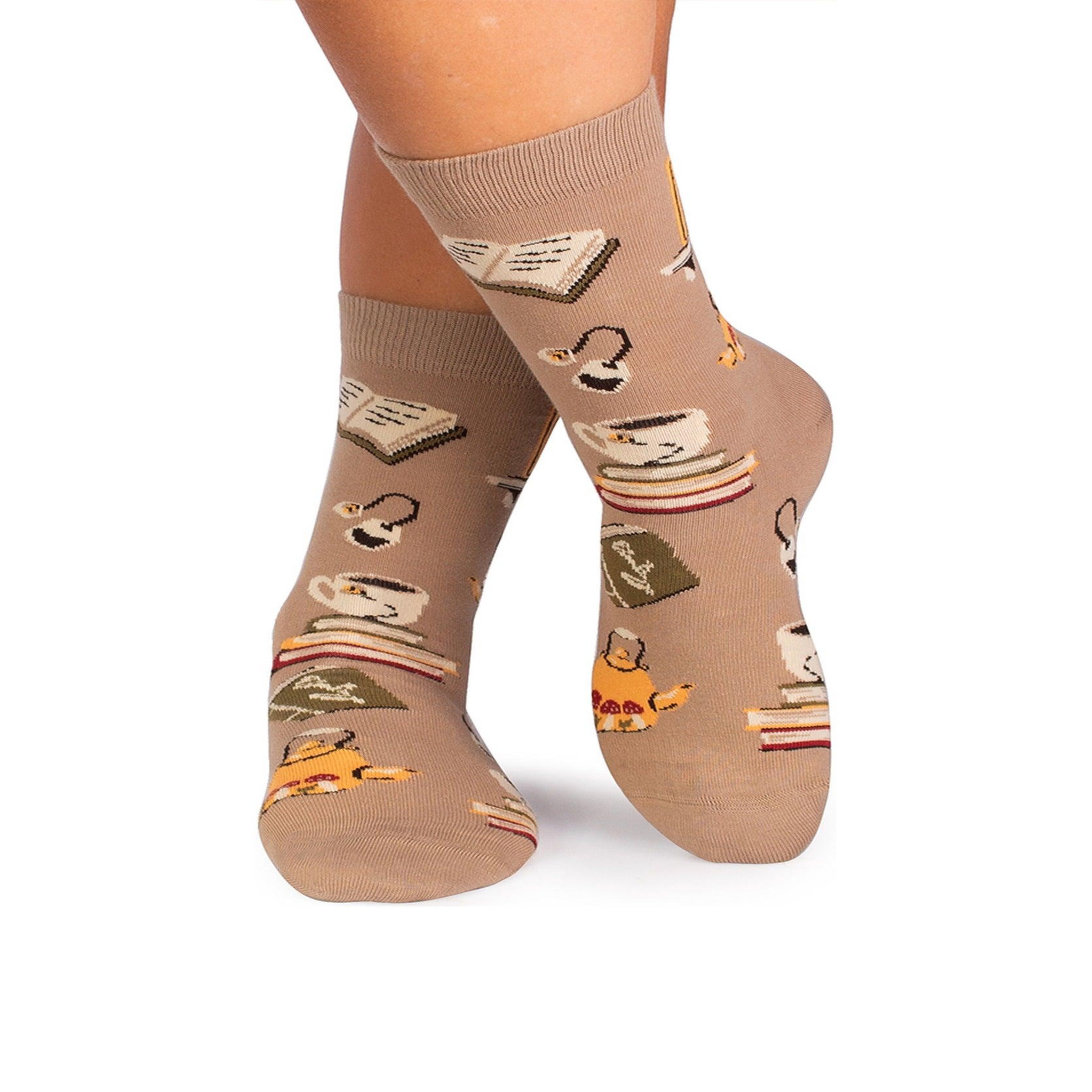 PIRIN HILL Chaussettes Coton Bio Livres & Thé. Coloris disponibles : Beige