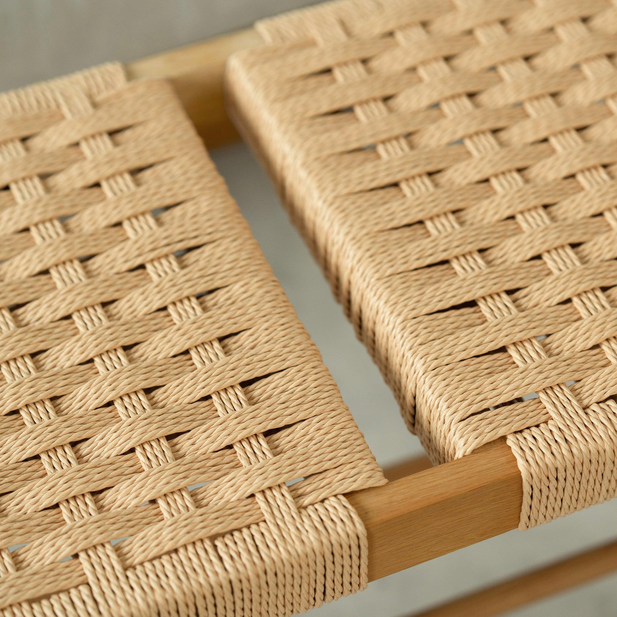 Voir la diapositive 6 : MAISON PAVANE Banc 2 places en bois de chêne massif avec tressage-kepler