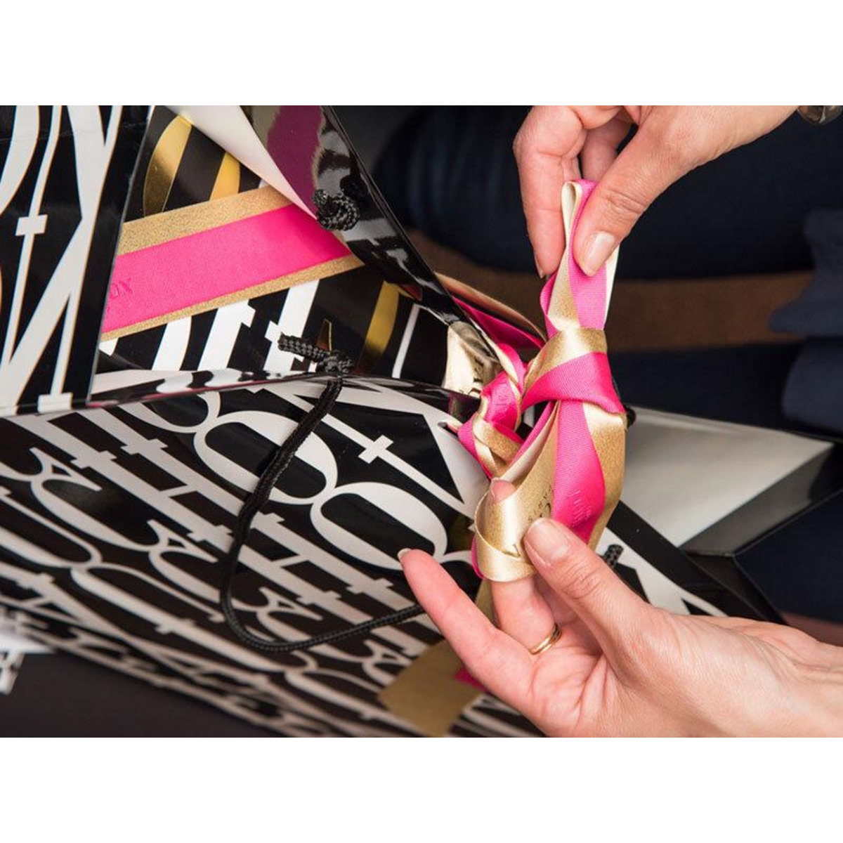 Smartbox Coffret Instants de Noël Fauchon : assortiment de délices sucrés et salés livré à domicile - Coffret Cadeau Gastronomie