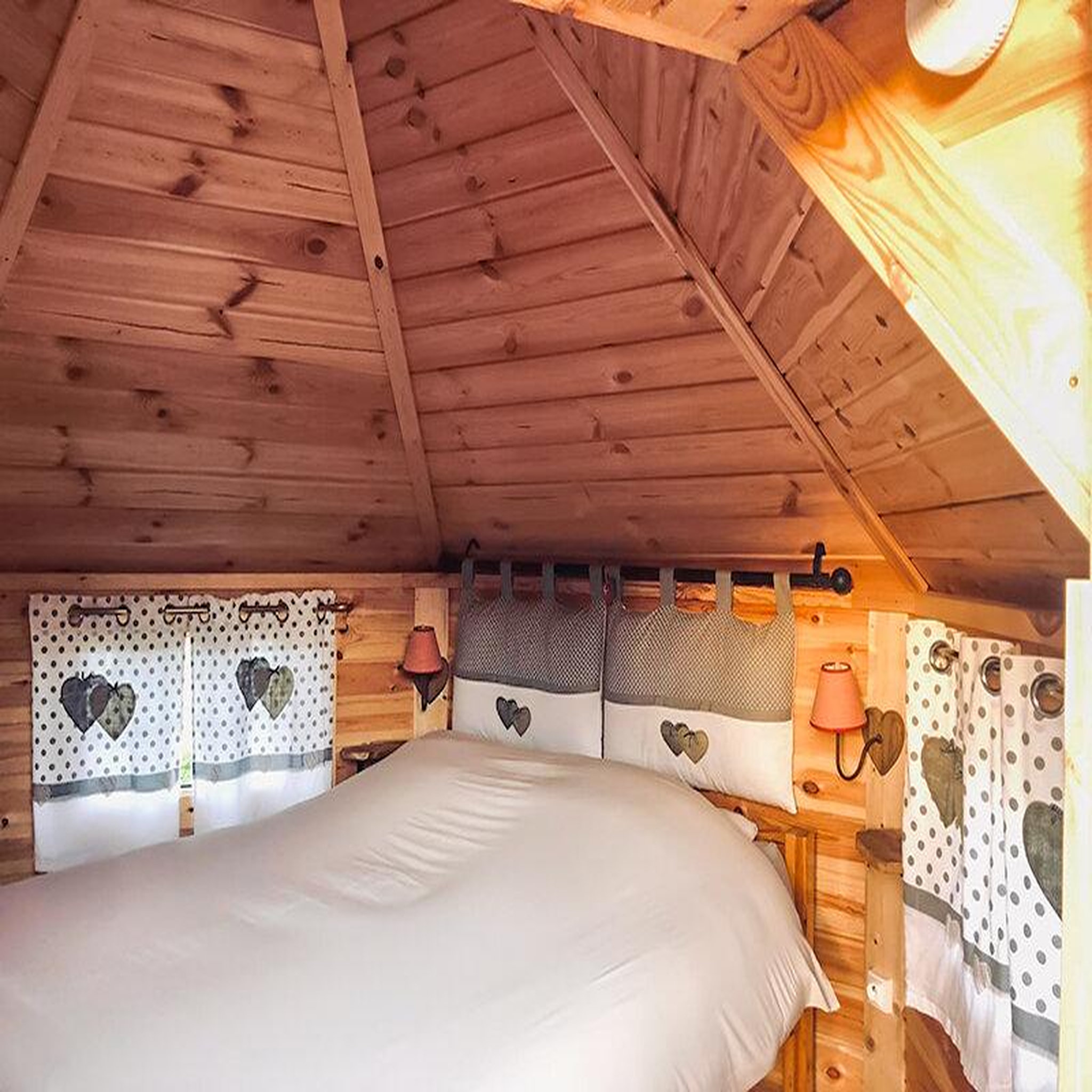 Voir la diapositive 2 : Smartbox Séjour insolite près de boulogne-sur-mer : 2 jours en kota avec bain finlandais - coffret cadeau séjour