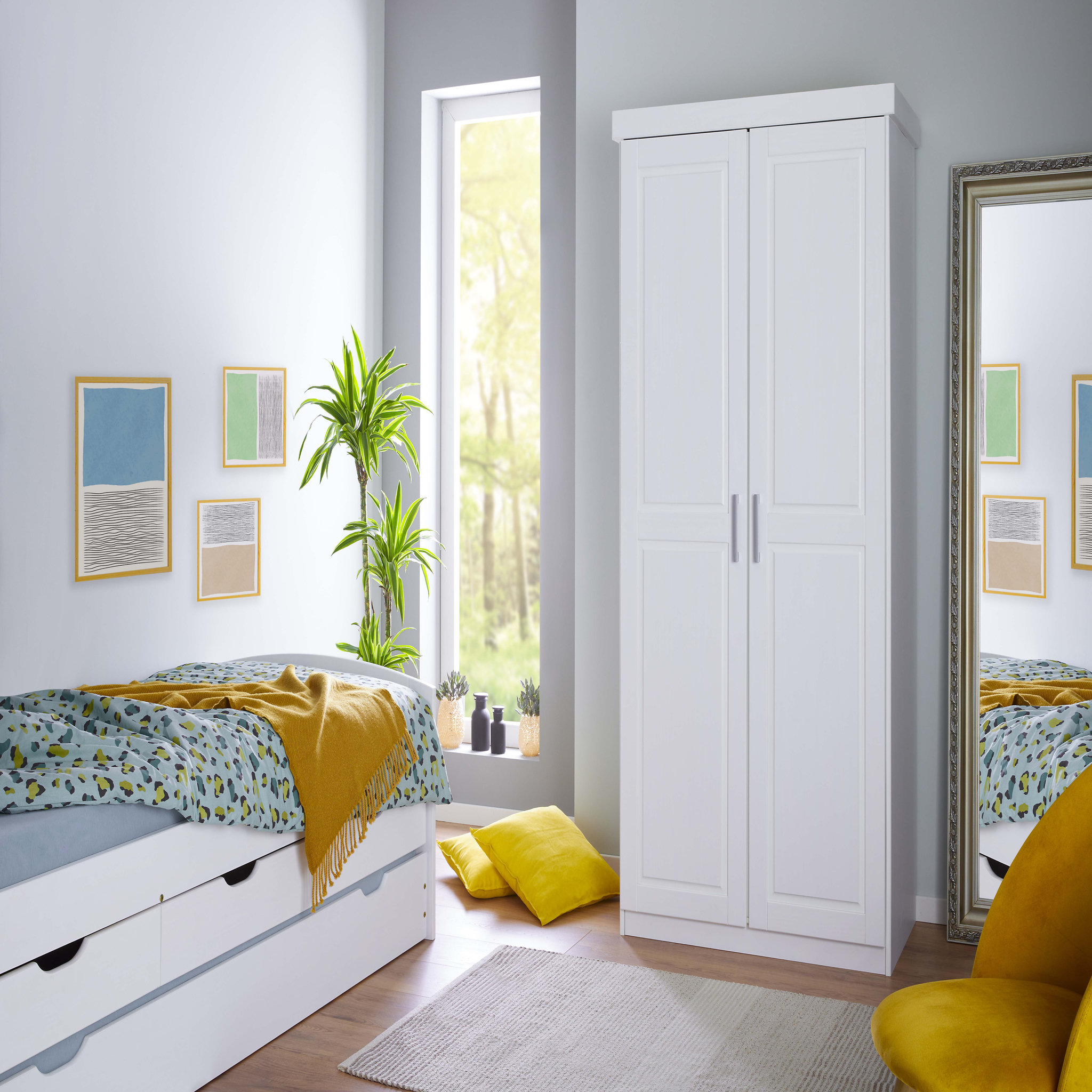 Voir la diapositive 7 : Armoire de chambre 2 portes avec penderie en pin massif blanc ULLI