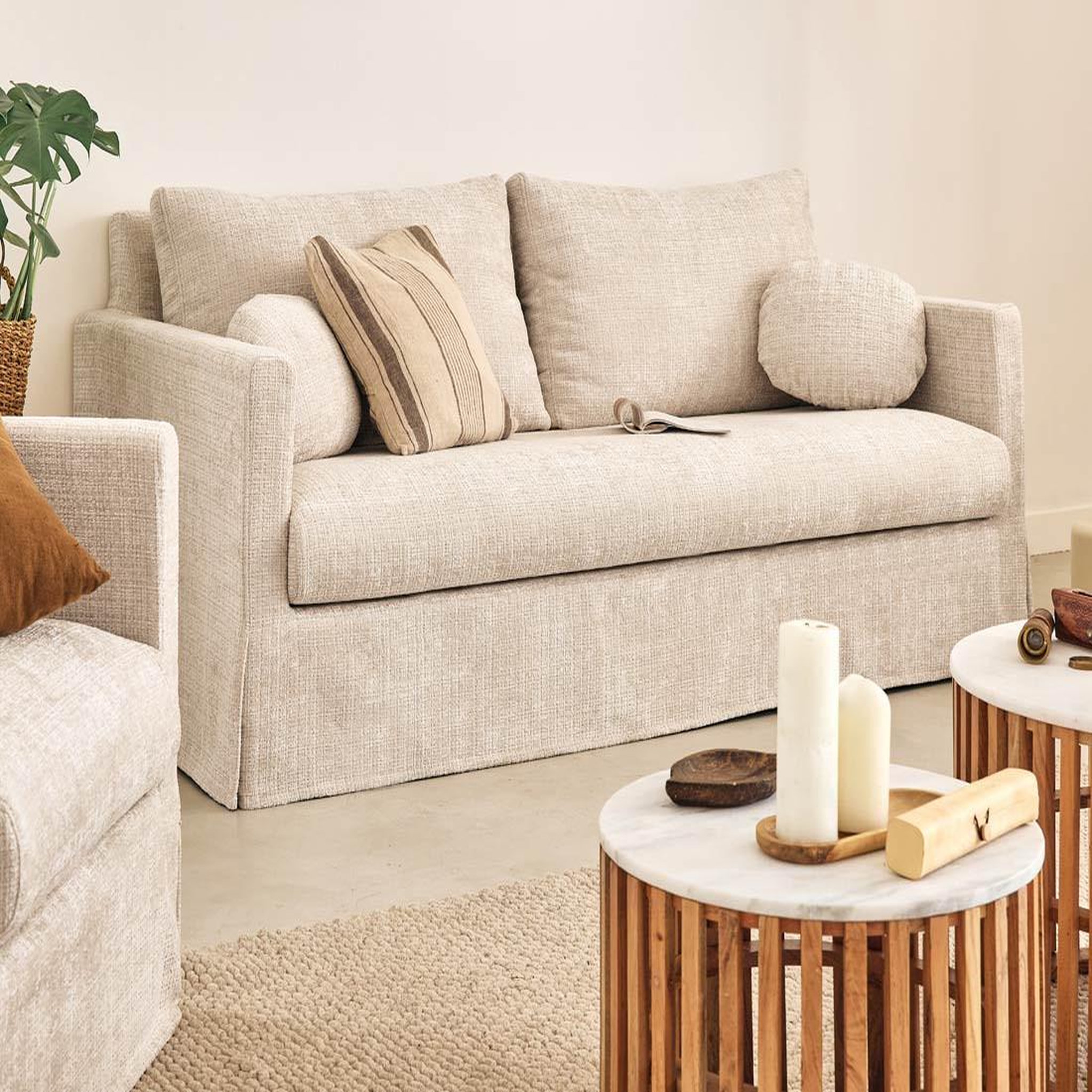 Voir la diapositive 2 : LISA DESIGN Serena - canapé droit déhoussable 3 places en velours texturé