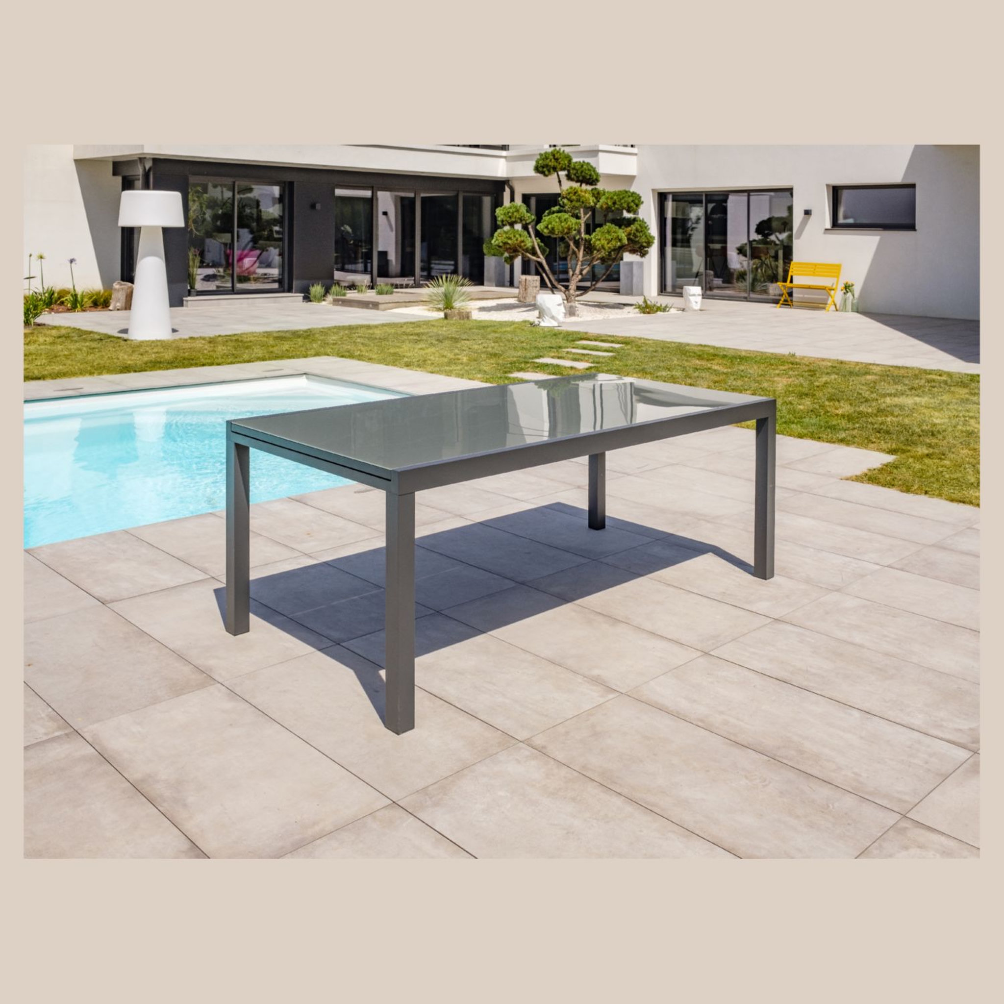 Voir la diapositive 3 : Table de jardin rectangulaire - 10/12 places - Aluminium et plateau en verre - Anthracite - TOLEDE