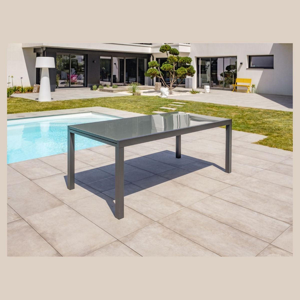 Table de jardin rectangulaire - 10/12 places - Aluminium et plateau en verre - Anthracite - TOLEDE