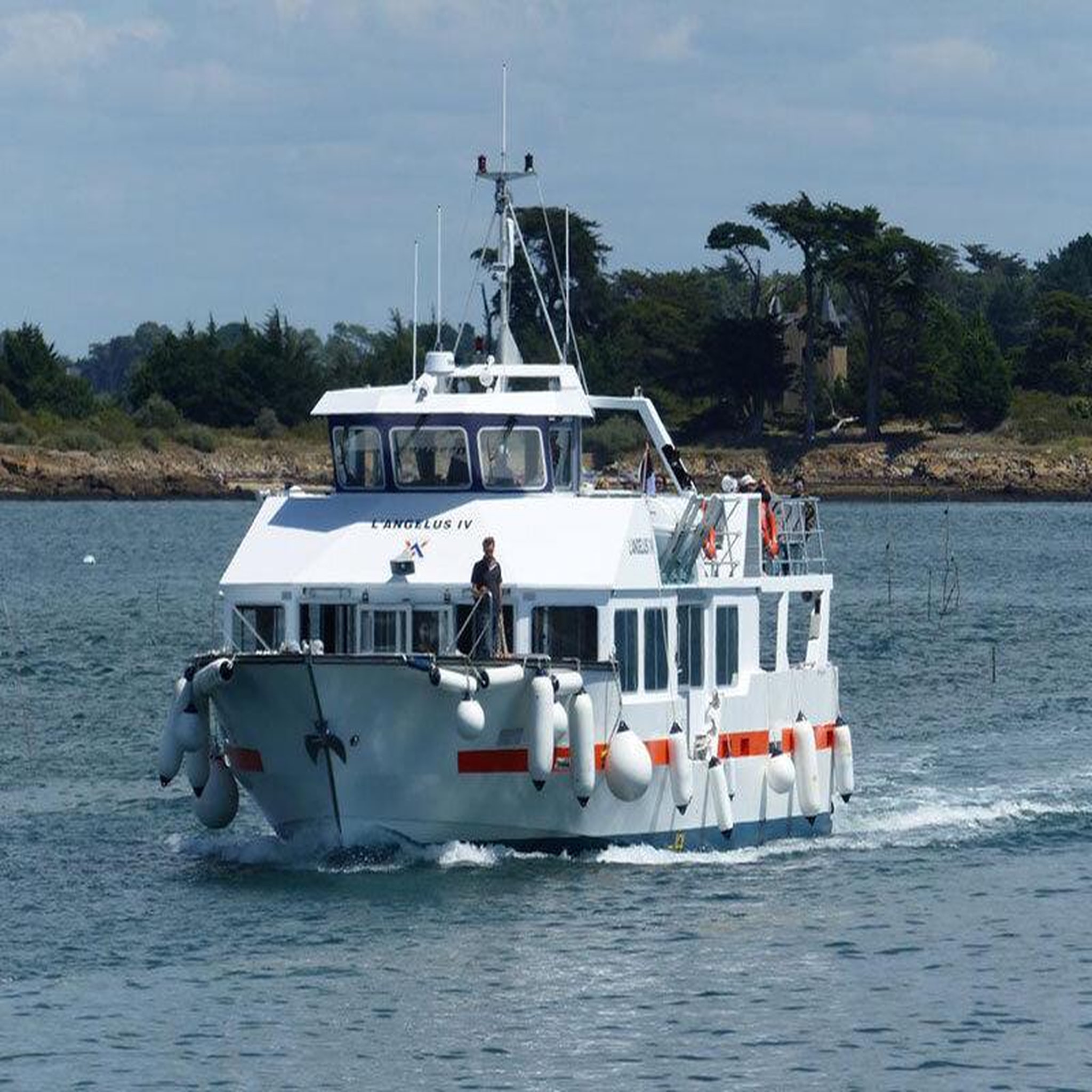 Voir la diapositive 2 : Smartbox Journée de croisière pour 2 près de lorient à la découverte des dauphins et oiseaux marins - coffret cadeau sport & aventure
