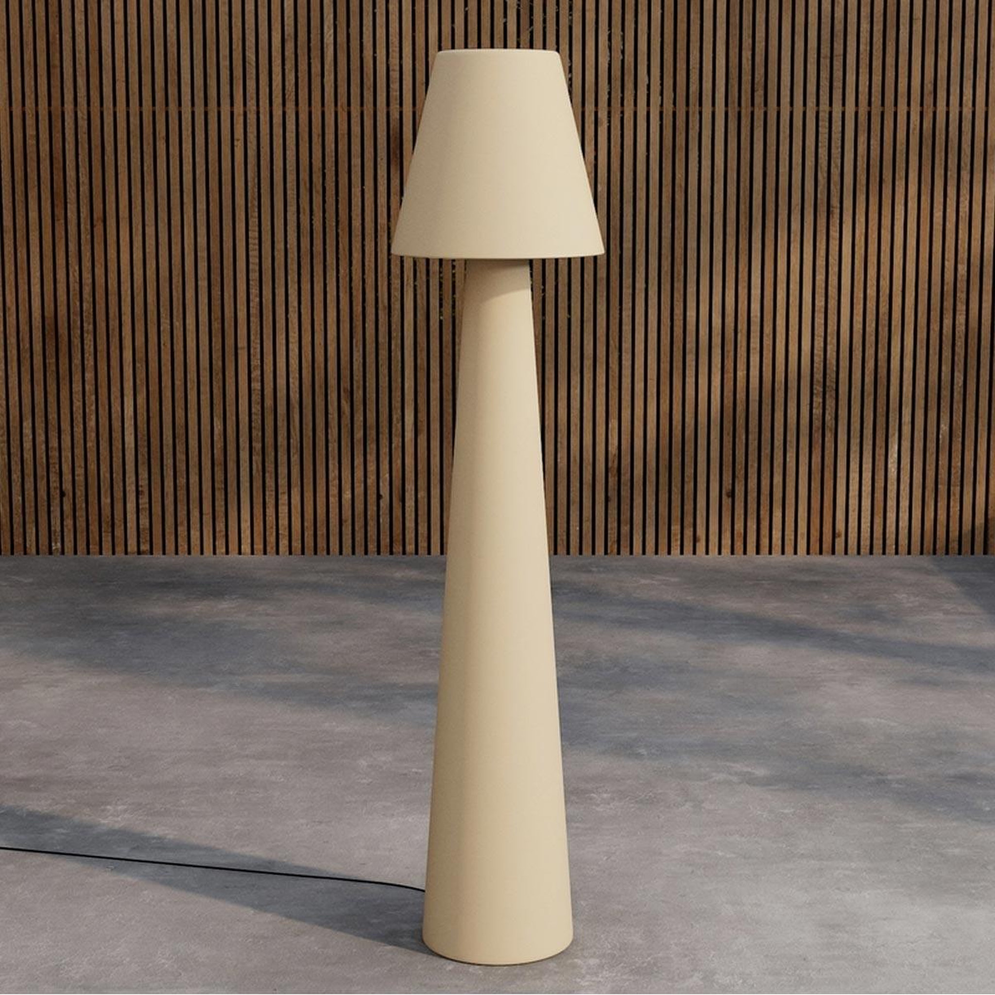 Voir la diapositive 2 : Paris Prix Lampadaire d'extérieur  stratford  150cm beige