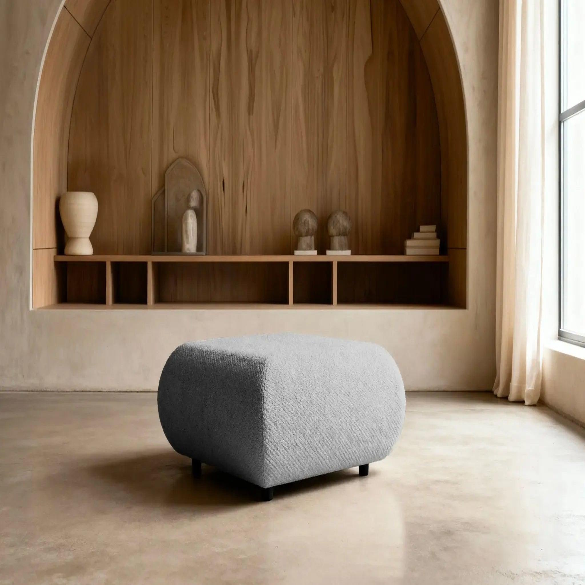 Voir la diapositive 2 : CASANOVA PARIS Levi - pouf tissu lisse