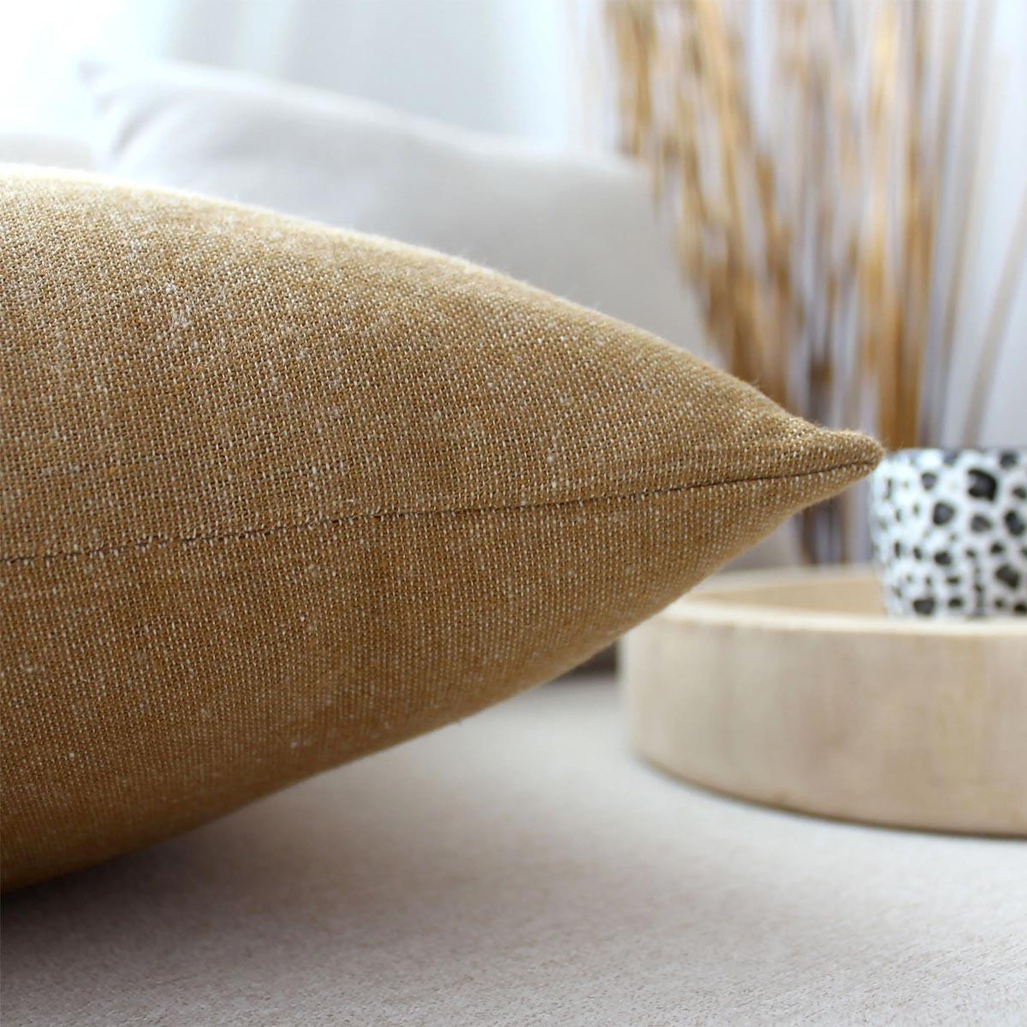 Voir la diapositive 2 : ENJOY HOME Coussin déco uni  cambria  40x40cm ocre