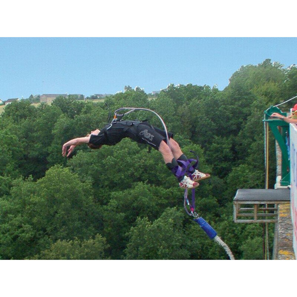 Smartbox 2 sauts à l'élastique au viaduc de Saint-Georges-le-Gaultier avec certificat et souvenir - Coffret Cadeau Sport & Aventure