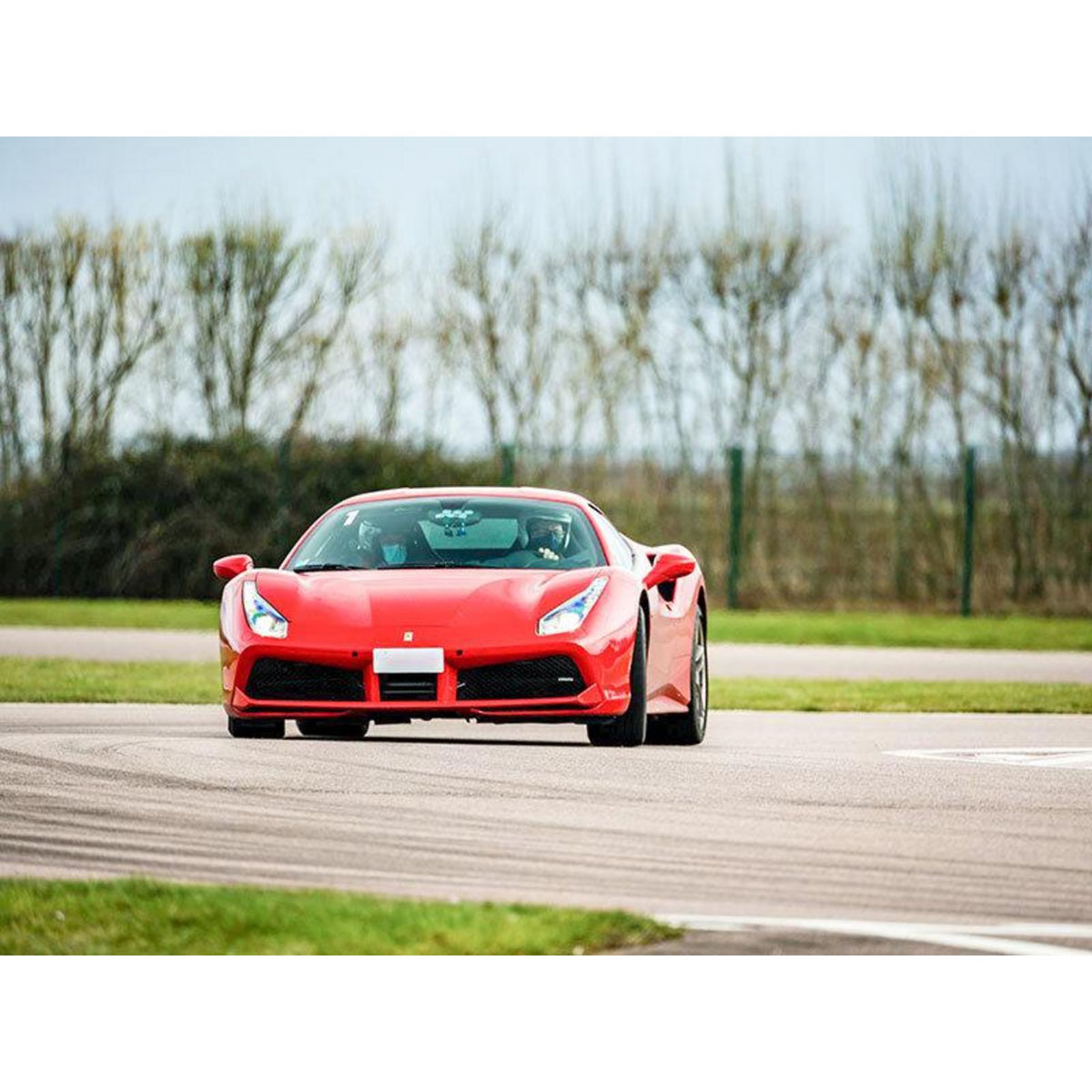 Smartbox Stage de pilotage : 2 tours au volant ou en passager en Ferrari 488 GTB sur circuit - Coffret Cadeau Sport & Aventure