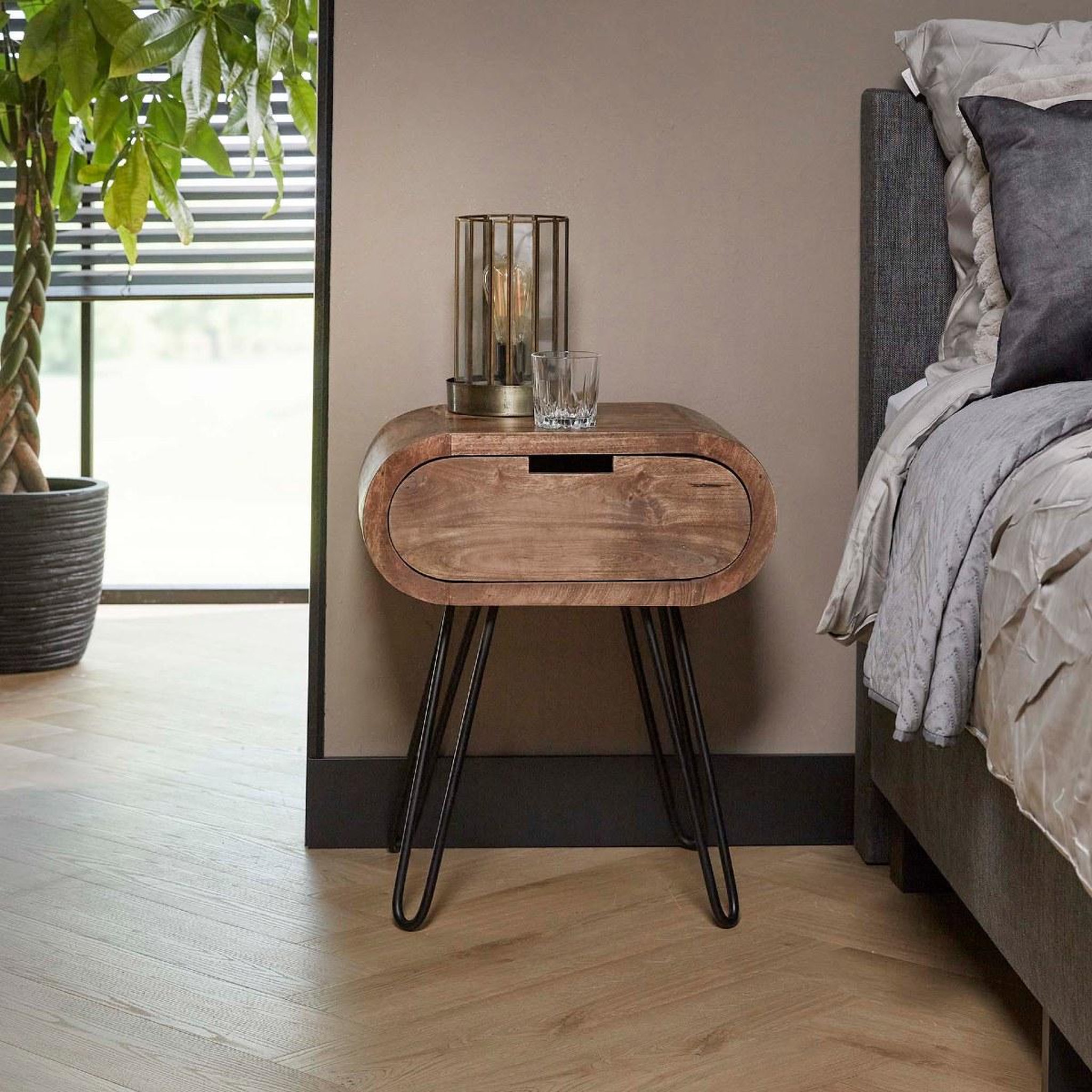 Voir la diapositive 4 : JLC KREATION Table de chevet en bois massif capsula 1 tiroir
