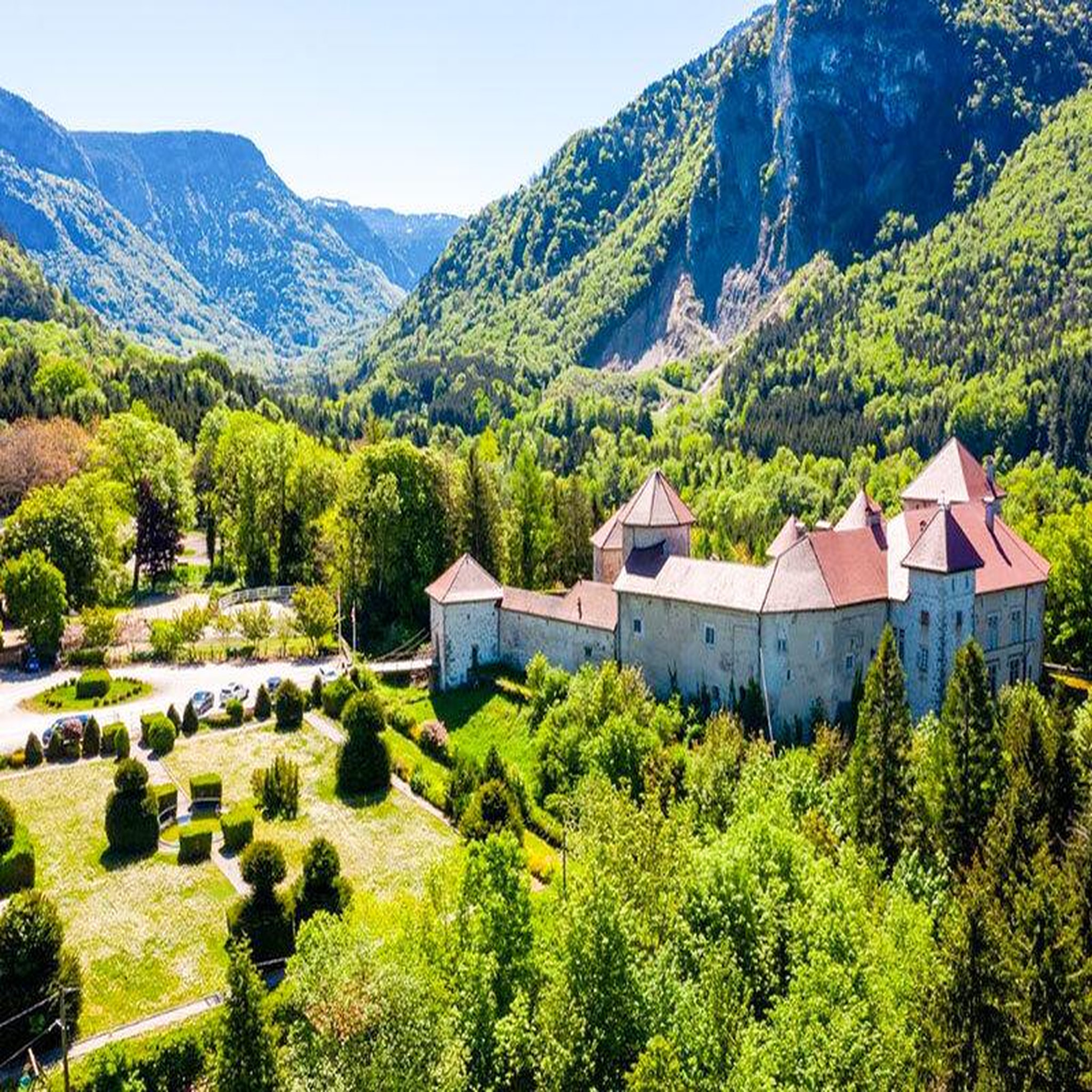 Voir la diapositive 3 : Smartbox Séjour de 2 jours dans un château 4* près d'annecy - coffret cadeau séjour