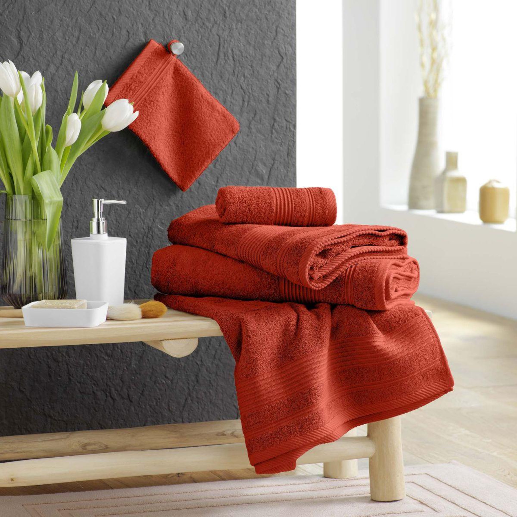 Voir la diapositive 5 : Douceur d'Intérieur Serviette de toilette  tendresse   50x90cm rouge