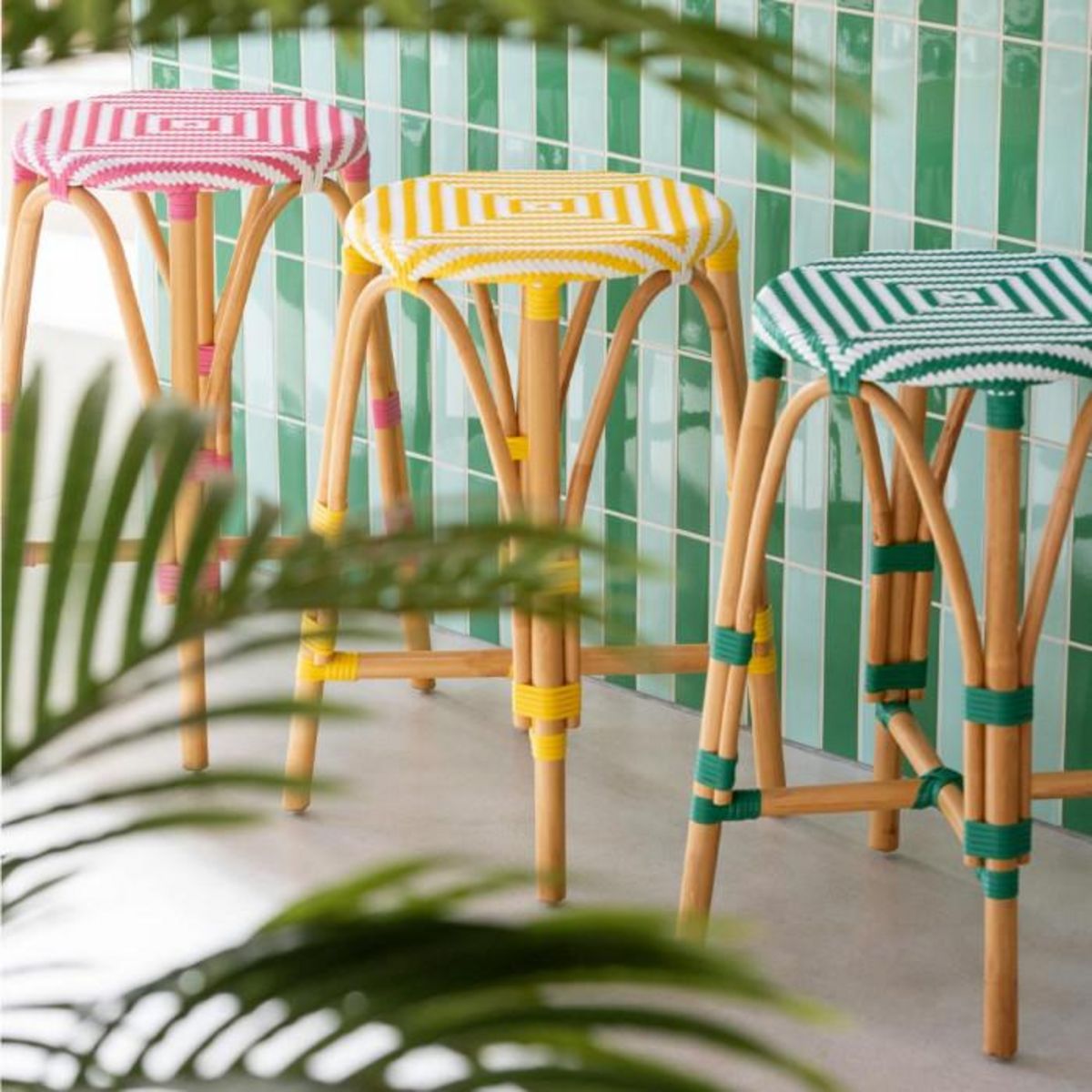 Paris Prix Tabouret en Rotin  Danial  44cm Rose & Naturel