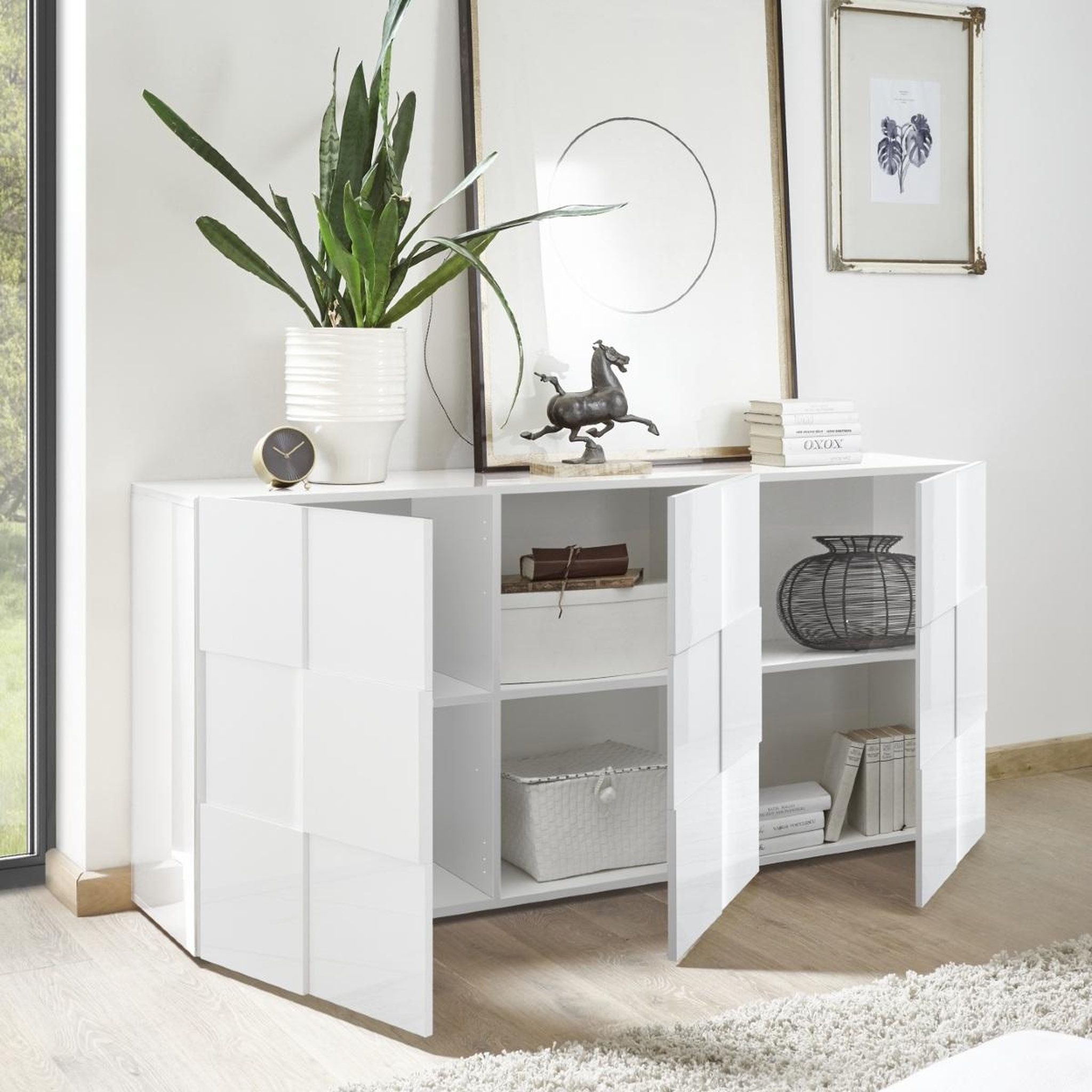 Voir la diapositive 3 : JLC KREATION Buffet bas design laqué blanc 3 portes mado