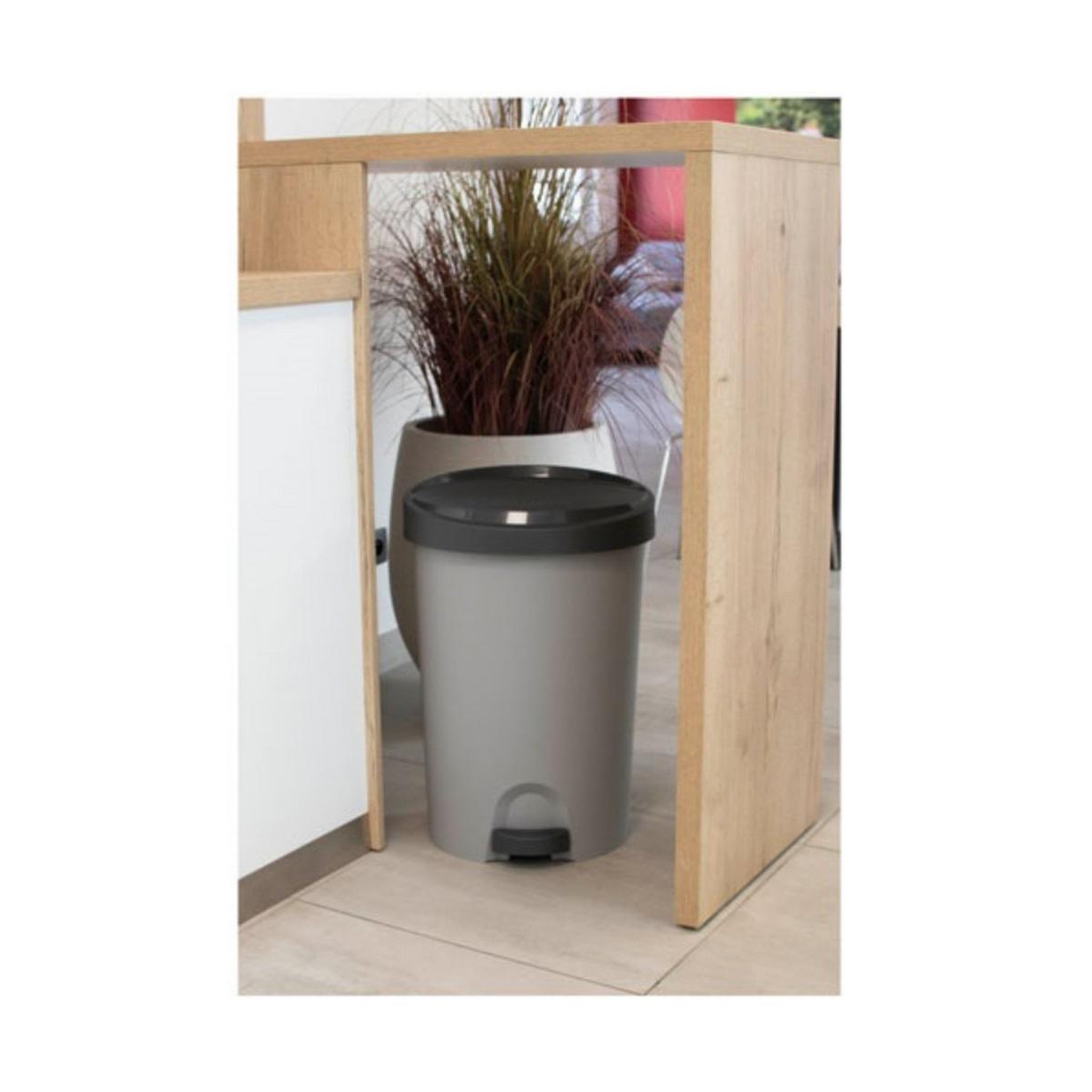 Voir la diapositive 3 : Eda Poubelle à pédale 45l gris béton / anthracite - 10631 g.bt/g.an