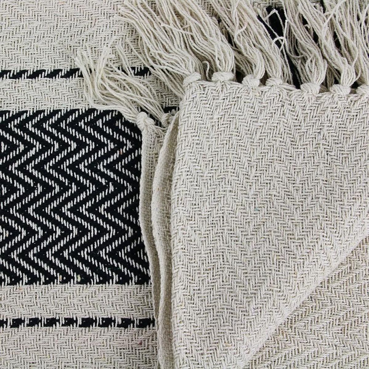 The Home Deco Factory Plaid berbère à rayures 120x150cm