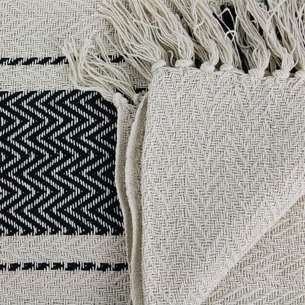 The Home Deco Factory Plaid berbère à rayures 120x150cm