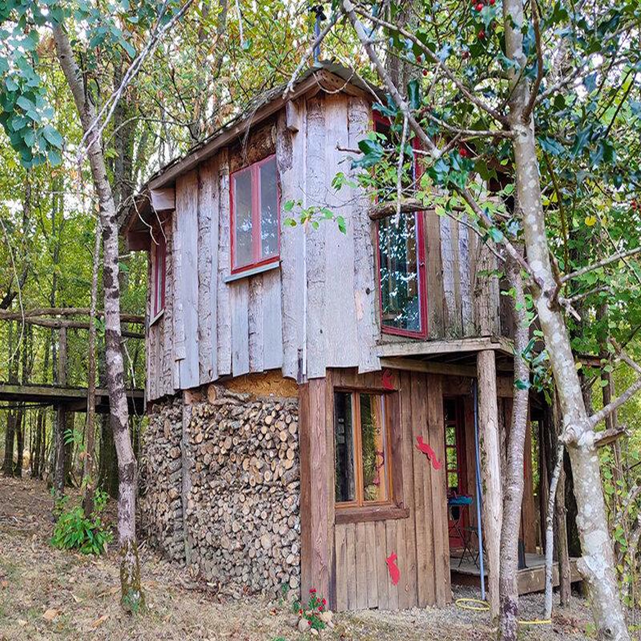 Voir la diapositive 4 : Smartbox Séjour dans les arbres : 2 jours en famille dans une cabane et tyrolienne près de tarbes - coffret cadeau séjour