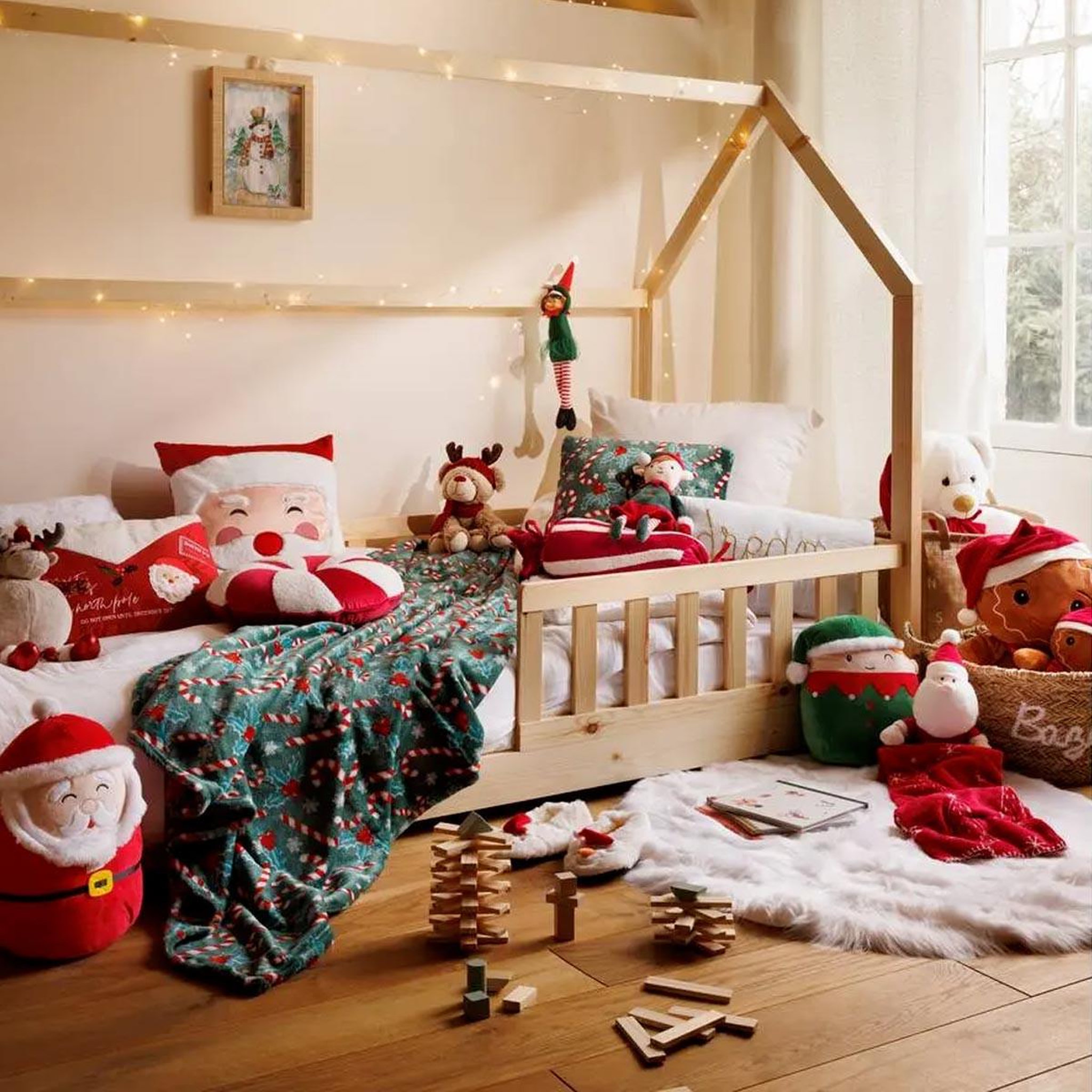 Voir la diapositive 3 : ATMOSPHERA Peluche déco père noël  squishy  35cm rouge