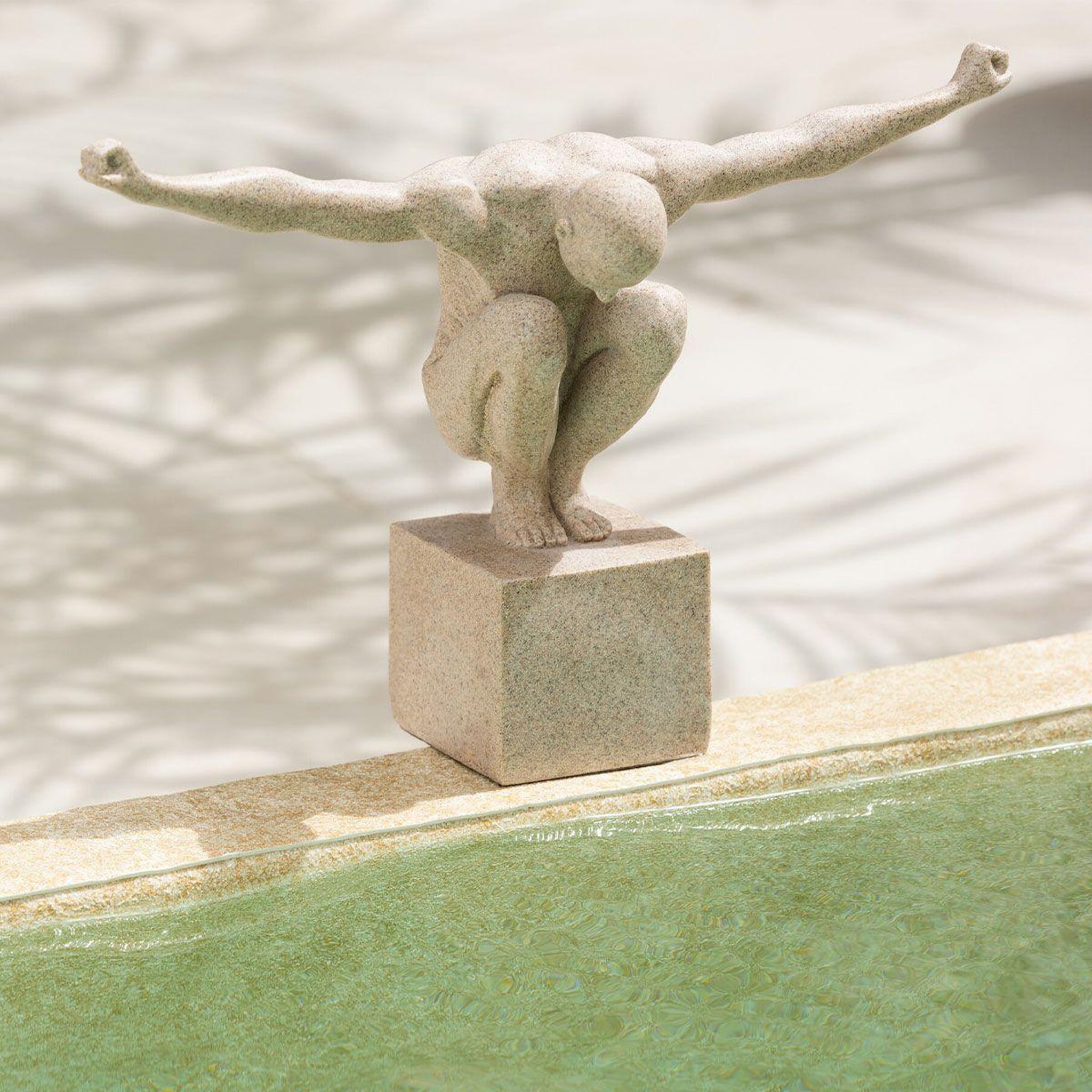 Voir la diapositive 3 : J-LINE Statuette déco sur socle  athlète  49cm beige