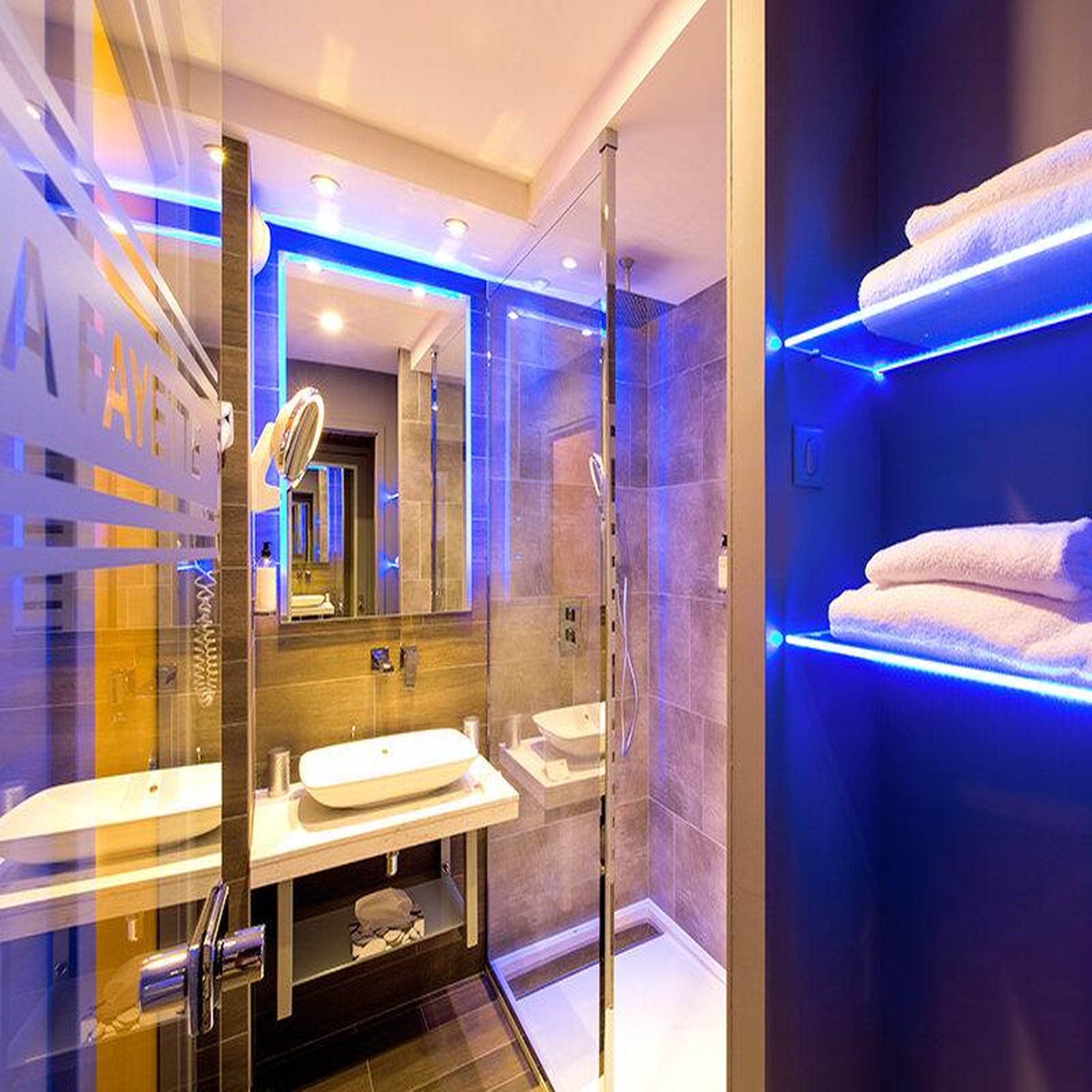 Voir la diapositive 2 : Smartbox Séjour de 2 jours en hôtel 4* avec accès à l'espace bien-être à épinal - coffret cadeau séjour