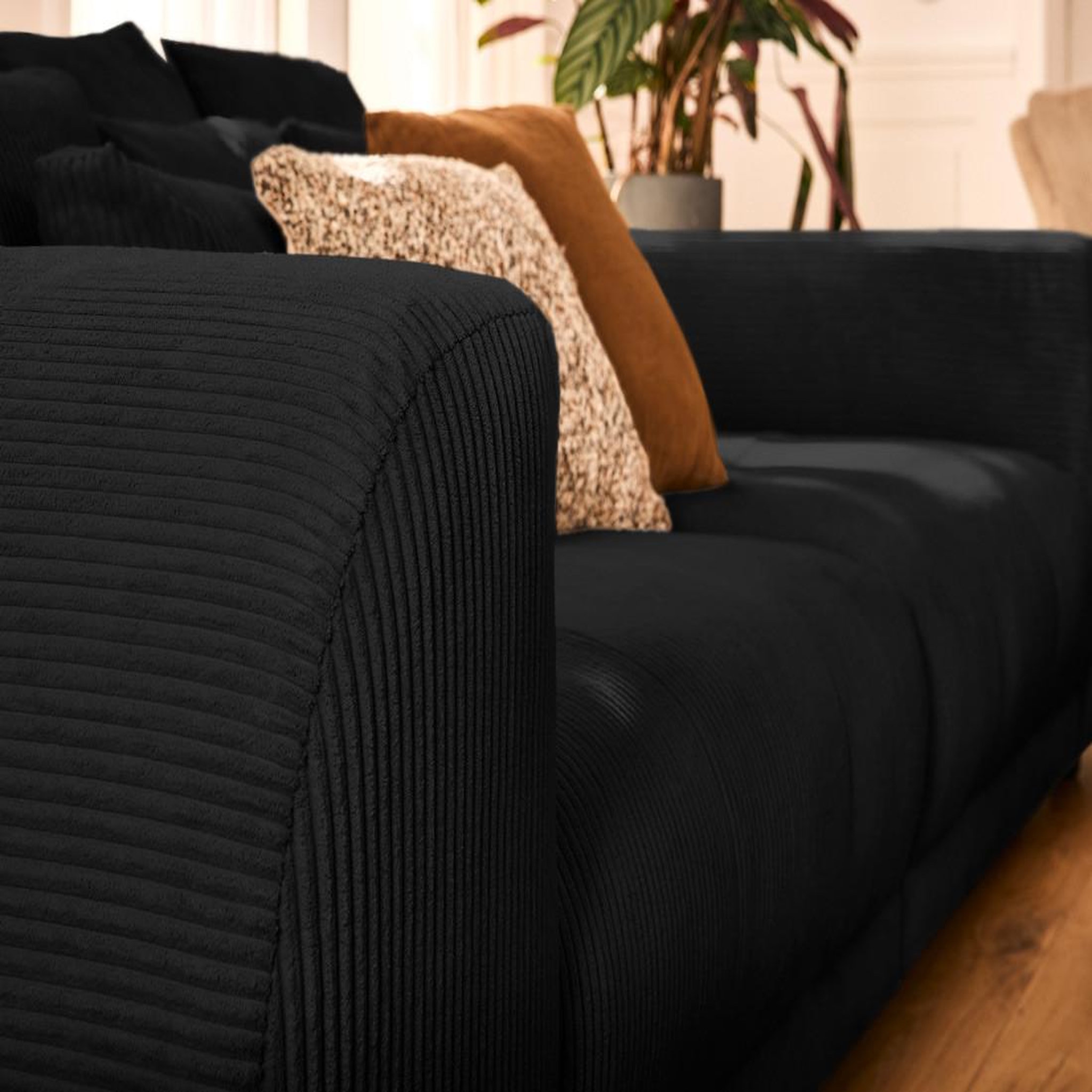 Voir la diapositive 5 : LISA DESIGN Amadora - canapé droit 4 places en velours côtelé