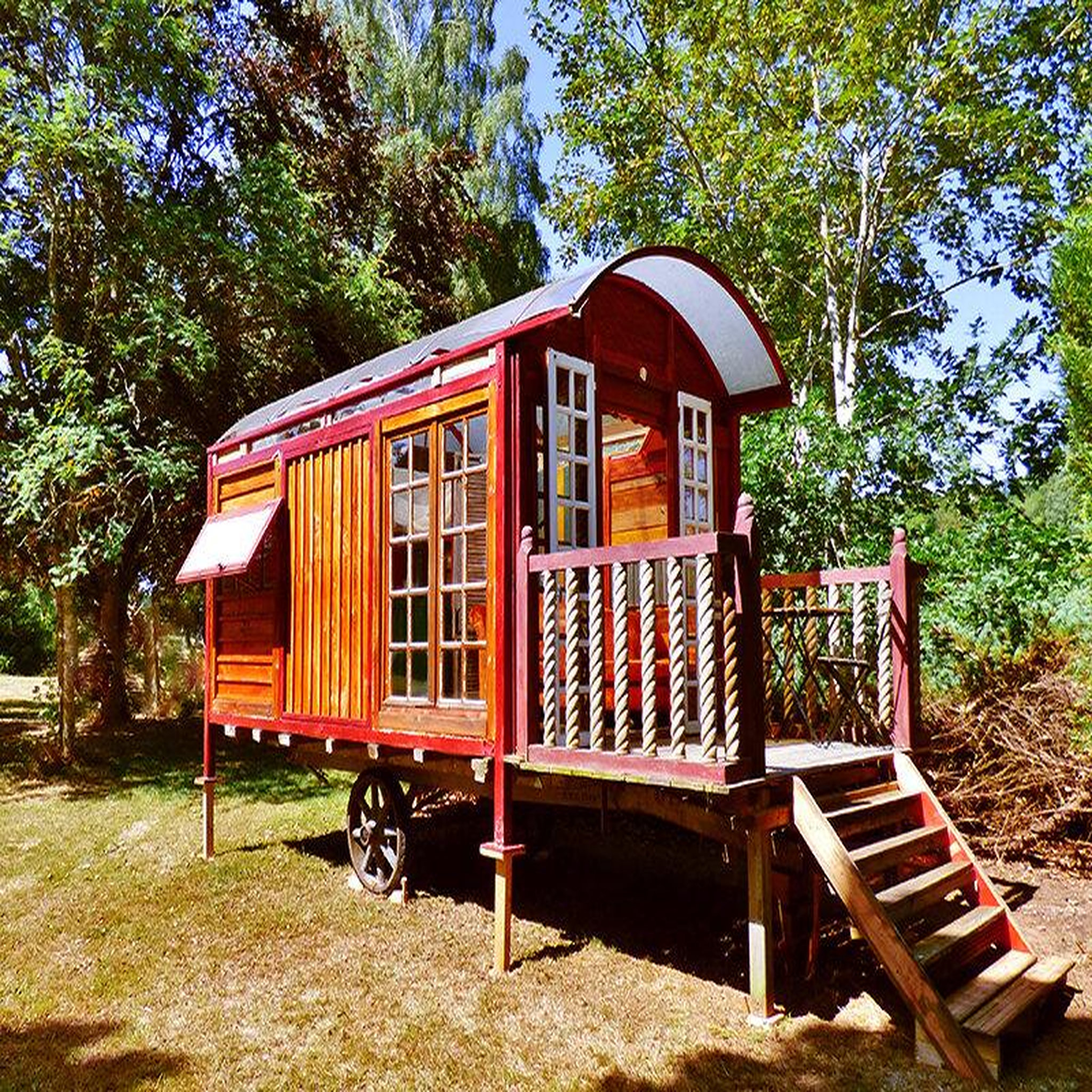 Voir la diapositive 2 : Smartbox Séjour insolite et bien-être : 2 jours en logement atypique avec sauna - coffret cadeau séjour